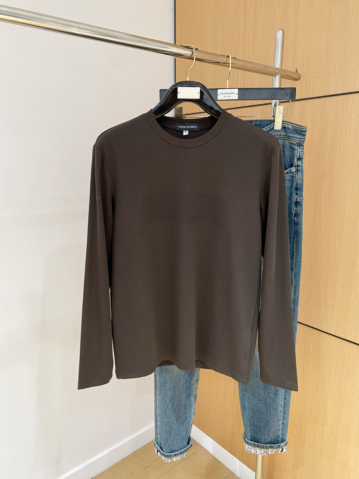 P阿玛尼25ss秋季【新品】新款贸易订单圆领长袖打底衫长袖T恤网红款！上身舒适透气，不僵硬，整体有着丰富