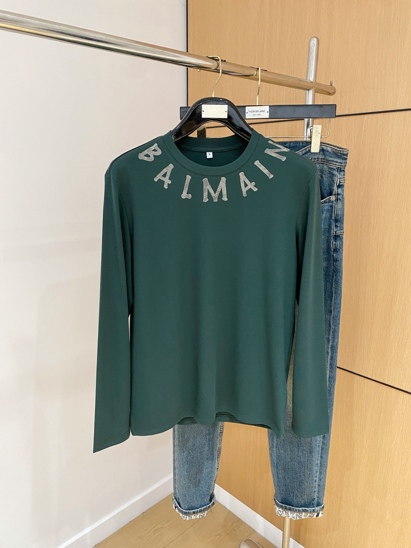 NO:569334,Alman 25ss autumn [new product] new trade order round neck long-sleeved bottoming shirt long-sleeved T-shirt internet celebrity model!  The upper body is comfortable and breathable, not stiff, and the whole body has a rich three-dimensional sense. It is a quality export order that meets the simple needs of commuters. The upper body effect is very good, slimming, and not picky about the figure. The fabric workmanship... is impeccable. Only good craftsmanship and good fabrics can make you wear a good taste. A must-have item. Size M-4XL, tees, t-shirt, alexander wang19860909阿尔曼25ss秋季【新品】新款贸易订单圆领长袖打底衫长袖T恤网红款！上身舒适透气,不僵硬,整体有着丰富的立体感,品质出口订单,满足通勤人们对于着装的简约需求,上身效果很好,显瘦,不挑剔身材.面料做工....无可挑剔,好工艺好面料才能穿出好品味一款,人手必备单品 码数M-4XL,,tees，t-shirt,alexander wang,Men's clothing