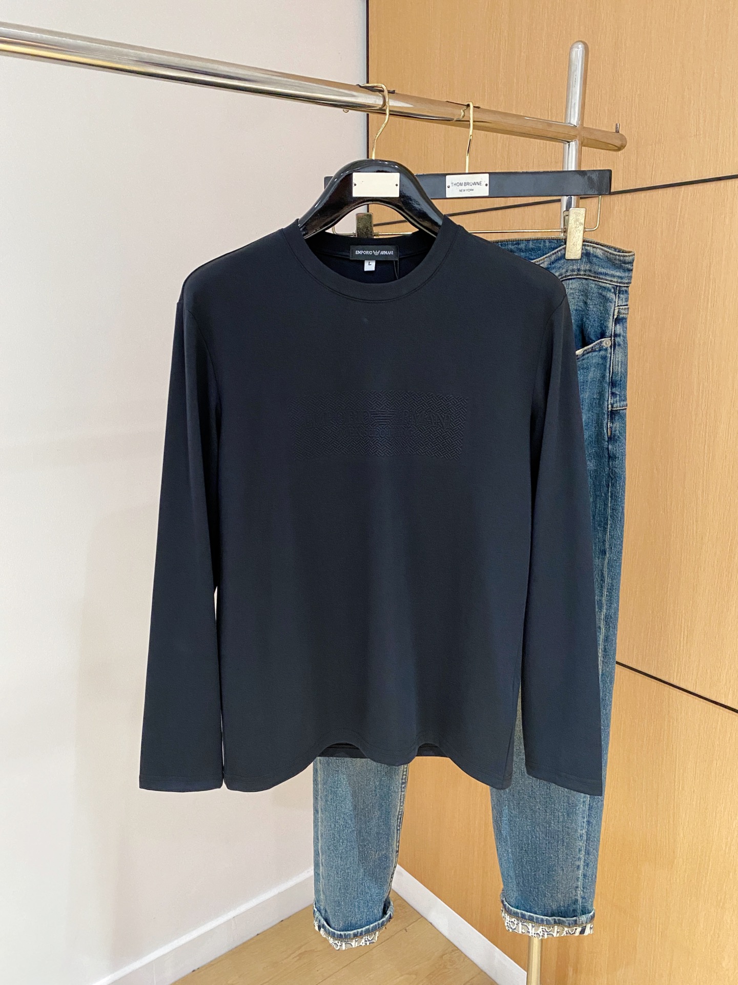 P阿玛尼25ss秋季【新品】新款贸易订单圆领长袖打底衫长袖T恤网红款！上身舒适透气，不僵硬，整体有着丰富