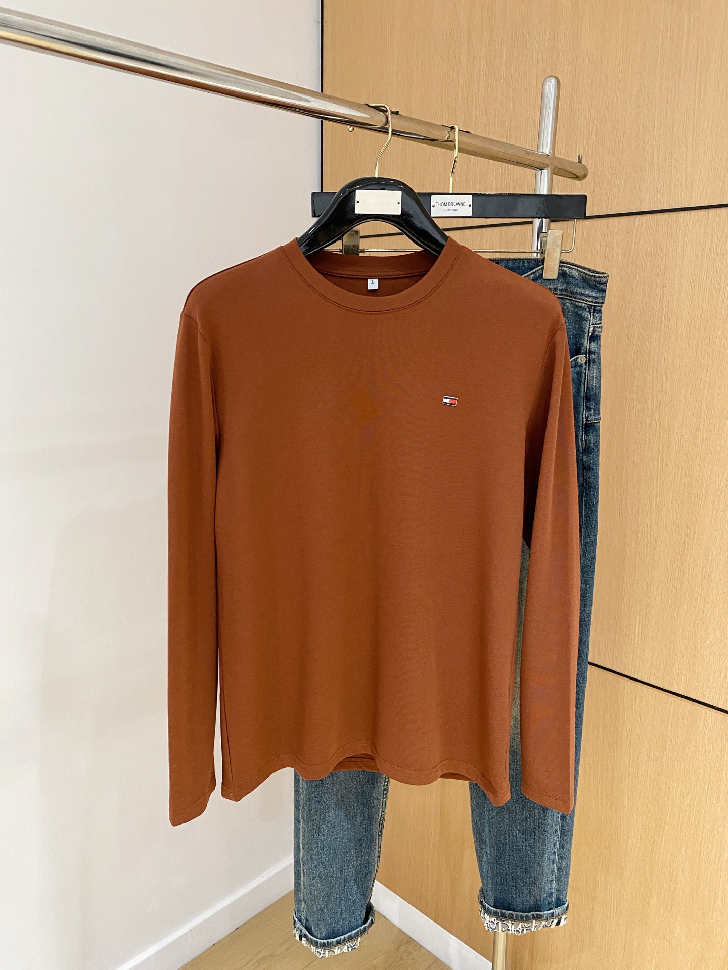 NO:569320,Tommy 25ss autumn [new product] new trade order round neck long-sleeved bottoming shirt long-sleeved T-shirt internet celebrity model!  The upper body is comfortable and breathable, not stiff, and the whole body has a rich three-dimensional sense. It is a quality export order that meets the simple needs of commuters. The upper body effect is very good, slimming, and not picky about the figure. The fabric workmanship... is impeccable. Only good craftsmanship and good fabrics can make you wear a good taste. A must-have item. Size M-4XL, tees, t-shirt, alexander wang19860909汤米25ss秋季【新品】新款贸易订单圆领长袖打底衫长袖T恤网红款！上身舒适透气,不僵硬,整体有着丰富的立体感,品质出口订单,满足通勤人们对于着装的简约需求,上身效果很好,显瘦,不挑剔身材.面料做工....无可挑剔,好工艺好面料才能穿出好品味一款,人手必备单品 码数M-4XL,,tees，t-shirt,alexander wang,Men's clothing