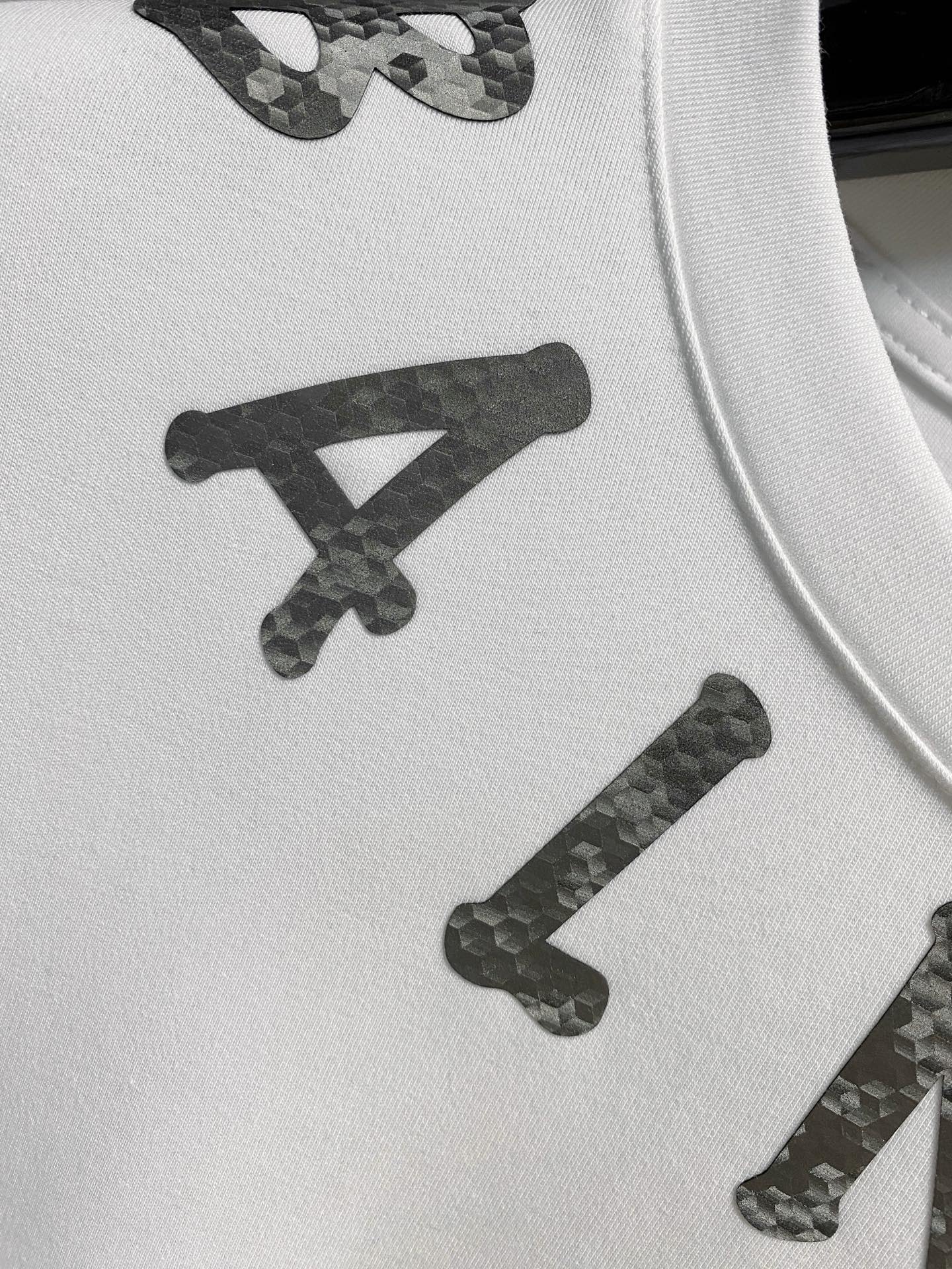 P巴尔曼25ss秋季【新品】新款贸易订单圆领长袖打底衫长袖T恤网红款！上身舒适透气，不僵硬，整体有着丰富