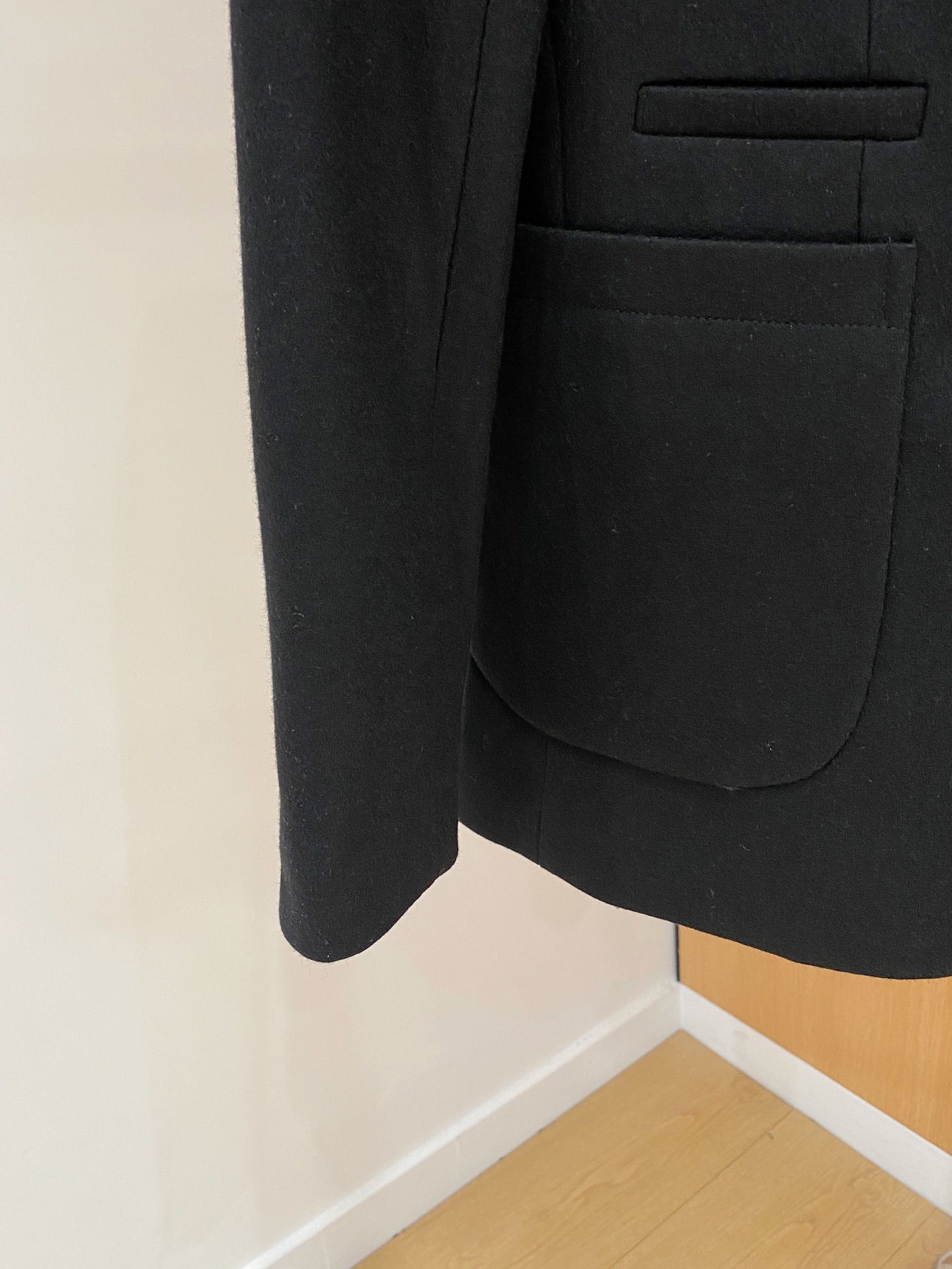 （推荐）BC 2025秋冬新款混纺面料男士修身西服外套2️⃣个颜色：浅米色款显得更加清新、柔和，适合日常