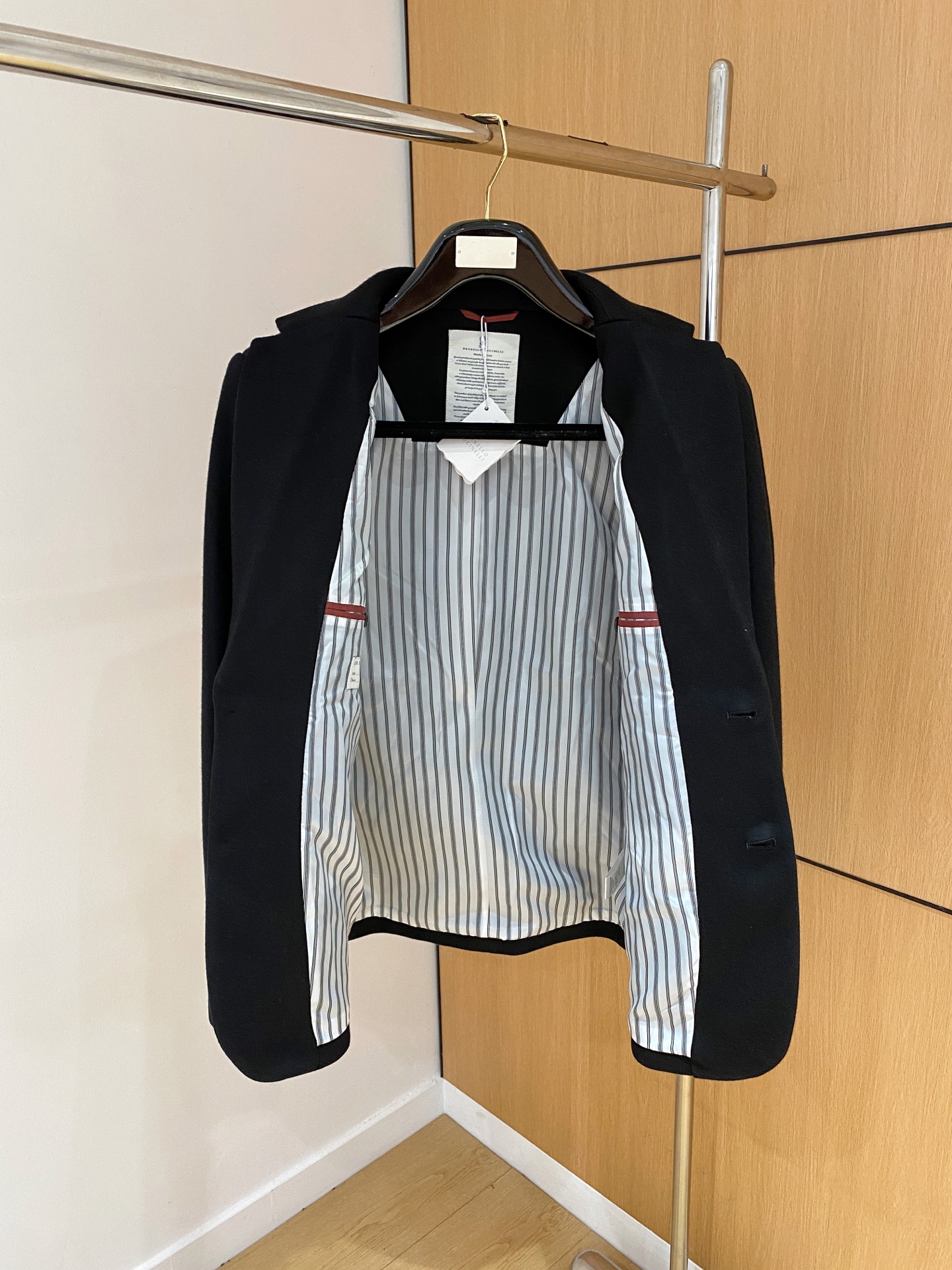 （推荐）BC 2025秋冬新款混纺面料男士修身西服外套2️⃣个颜色：浅米色款显得更加清新、柔和，适合日常