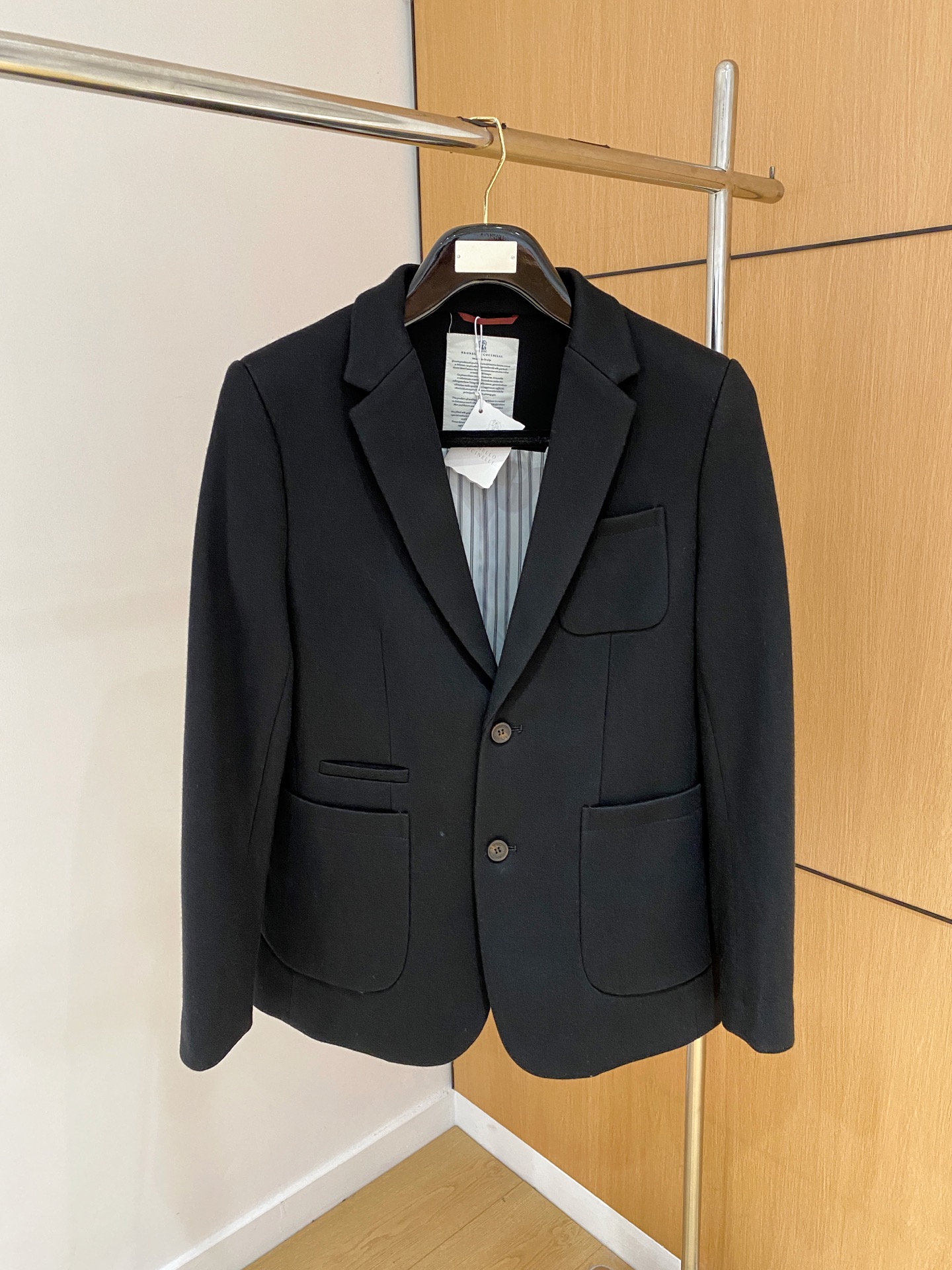 （推荐）BC 2025秋冬新款混纺面料男士修身西服外套2️⃣个颜色：浅米色款显得更加清新、柔和，适合日常