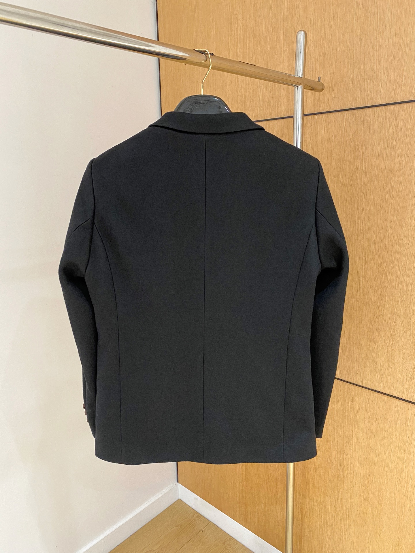 （推荐）BC 2025秋冬新款混纺面料男士修身西服外套2️⃣个颜色：浅米色款显得更加清新、柔和，适合日常