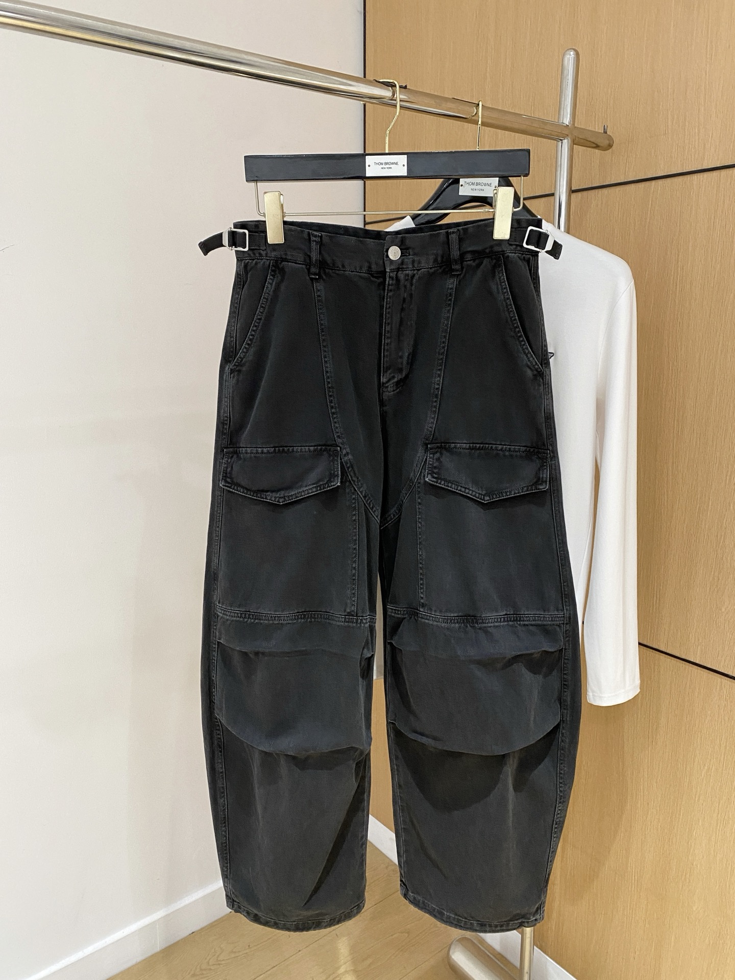 NO:538418,Acne [New Product] is available for high-end exclusive sale. The 25SS four-season super-burning street-explosion series is the most exclusive and grandly launched. Original custom high-end quality fabric, customized hardware style slim-fitting tailoring, fabric with elasticity, micro-elastic upper body comfort, a must-have item!  Counter size S-XL, acne studios, jeans, alexander wang19860909Acne【新品】高端独家发售 25SS四季款超燃炸街系列之最牛仔裤 独家隆重推出 原版定制高端品质面料 定制五金版型修身剪裁 面料带弹力 微弹上身舒适度超高 必爆单品！专柜尺码S-XL,,acne studios,jeans,alexander wang,Men's clothing