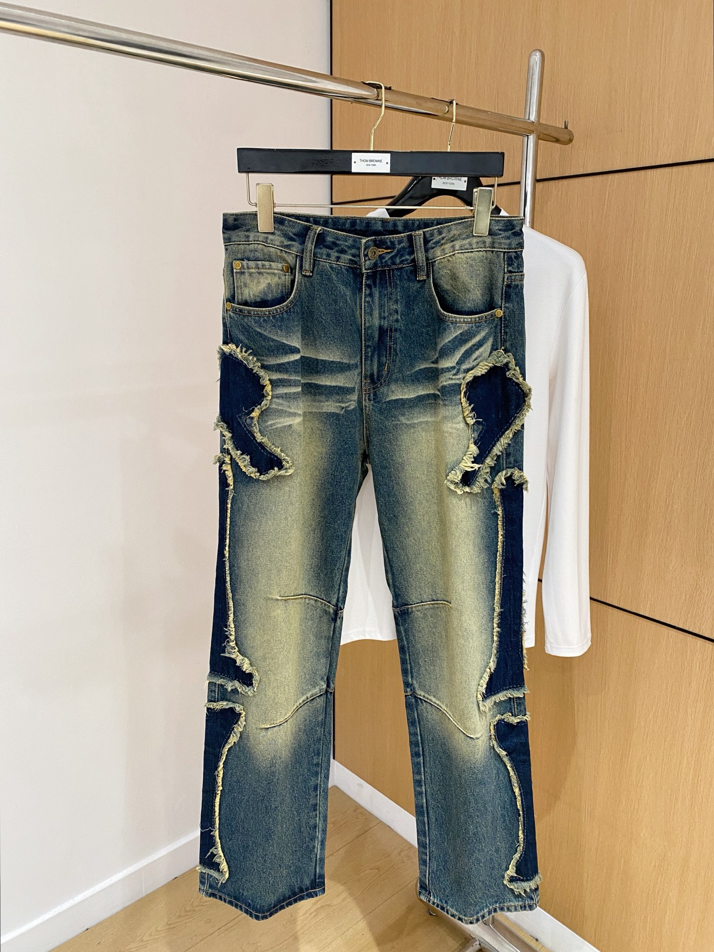 NO:538420,Luo Yiwei [New Product] is available for high-end exclusive sale. The 25SS four-season super-burning and explosive series of the most jeans. Exclusively launched. Original custom high-end quality fabric. Customized hardware style slim-fitting tailoring. The fabric has elasticity. The micro-elastic upper body is super comfortable. A must-have item!  Counter size 29-38 (no 35 no 37), loewe, jeans, alexander wang19860909罗意威【新品】高端独家发售 25SS四季款超燃炸街系列之最牛仔裤 独家隆重推出 原版定制高端品质面料 定制五金版型修身剪裁 面料带弹力 微弹上身舒适度超高 必爆单品！专柜尺码29-38（无35无37）,,loewe,jeans,alexander wang,Men's clothing