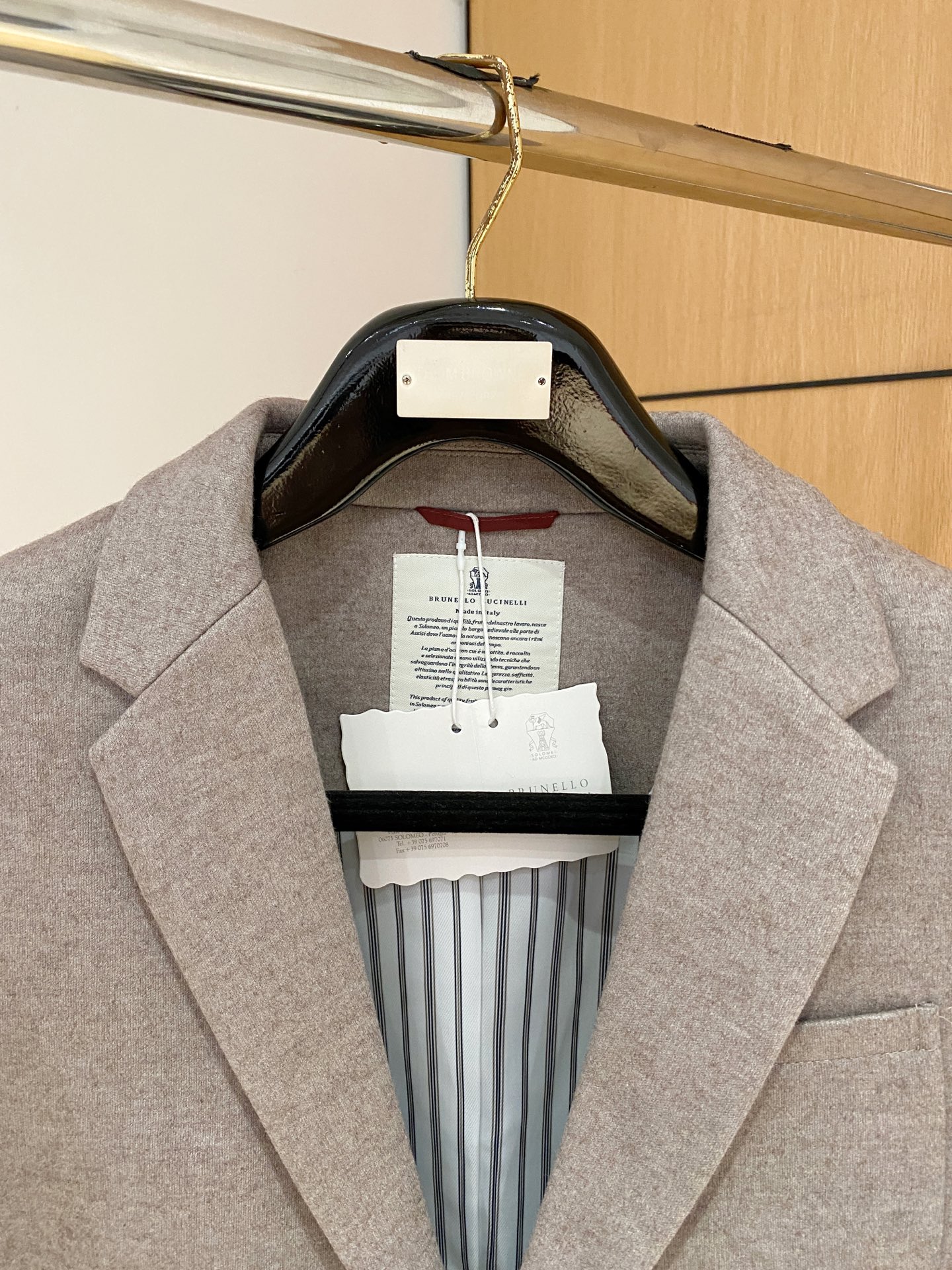 （推荐）BC 2025秋冬新款混纺面料男士修身西服外套2️⃣个颜色：浅米色款显得更加清新、柔和，适合日常