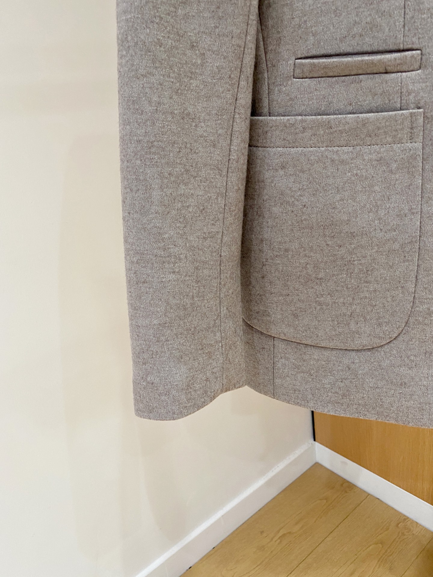 （推荐）BC 2025秋冬新款混纺面料男士修身西服外套2️⃣个颜色：浅米色款显得更加清新、柔和，适合日常