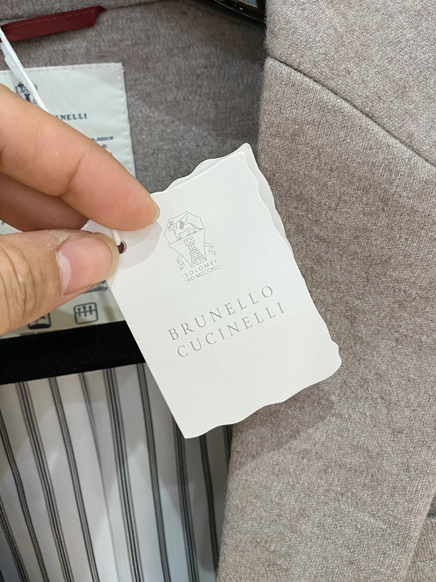 （推荐）BC 2025秋冬新款混纺面料男士修身西服外套2️⃣个颜色：浅米色款显得更加清新、柔和，适合日常