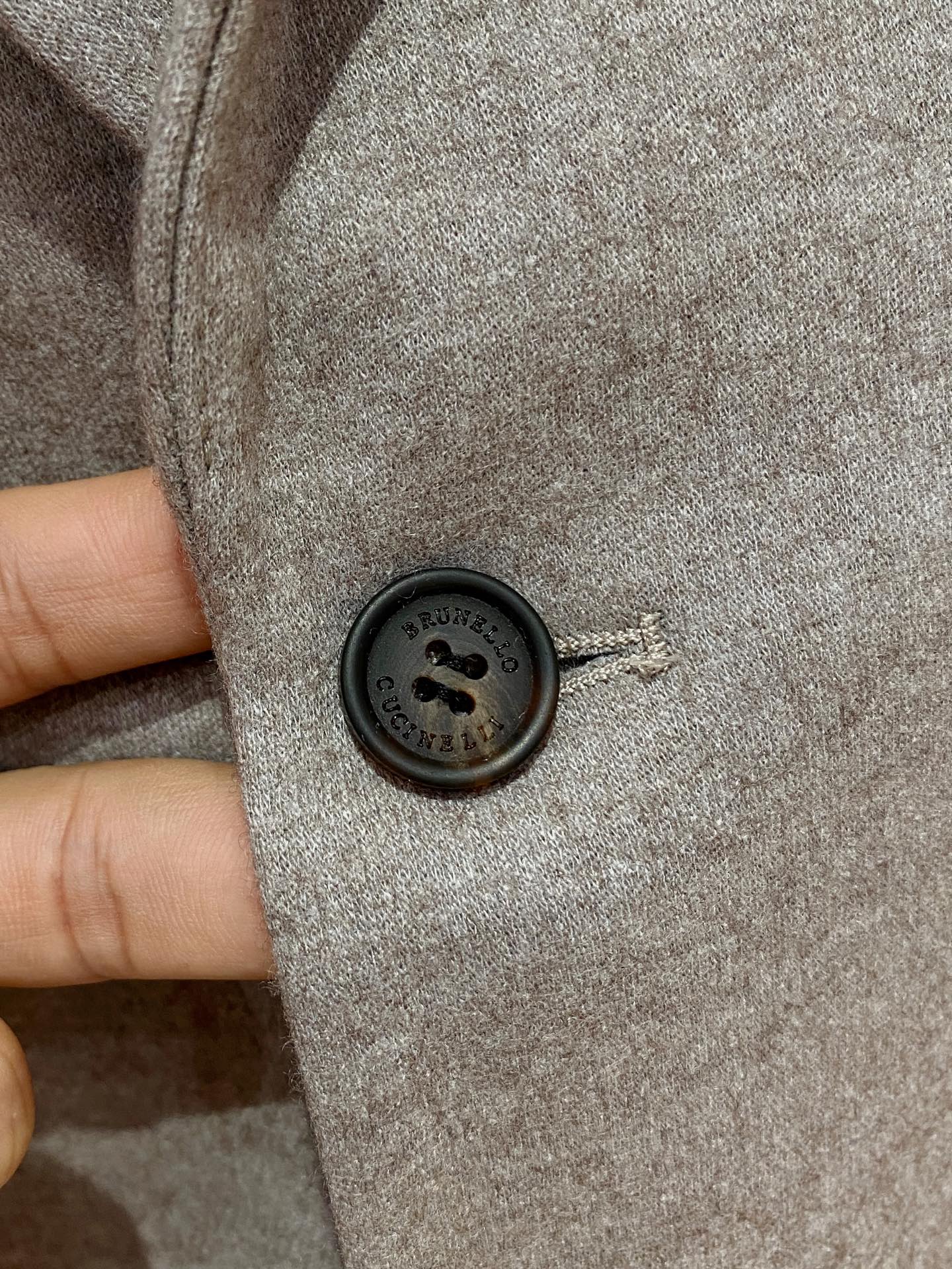 （推荐）BC 2025秋冬新款混纺面料男士修身西服外套2️⃣个颜色：浅米色款显得更加清新、柔和，适合日常