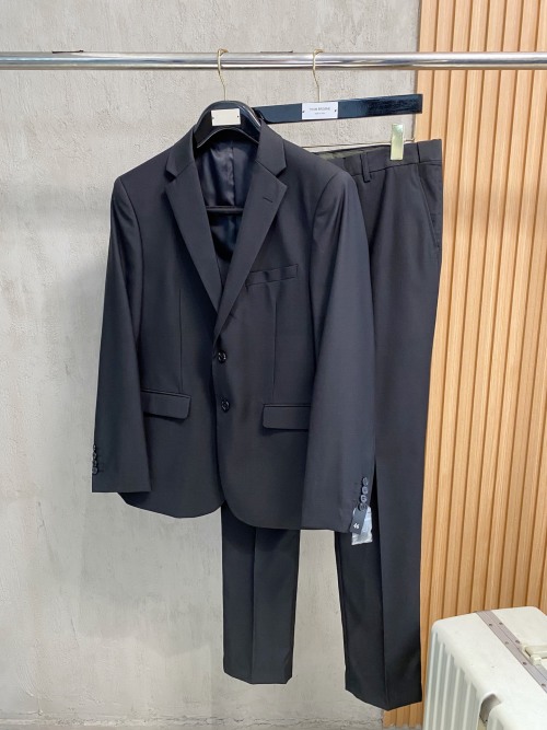 Ermenegildo Zegna Men's Wool Suit Set - Modern Slim Fit, Impeccable Craftsmanship 1 Ermenegildo Zegna Men's Wool Suit Set - Modern Slim Fit, Impeccable Craftsmanship