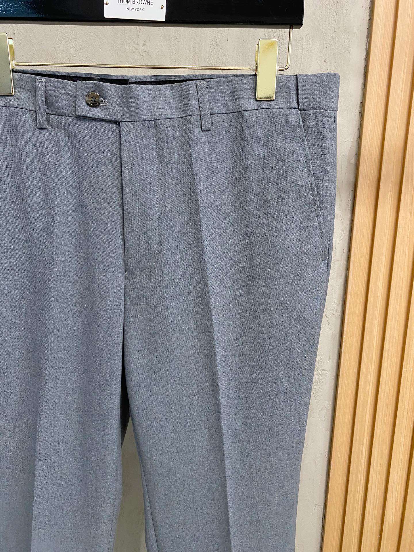 (新品)！25四季款Thom Browne汤姆布朗西服套装可不是像一般服饰那么简单容易能生产的,面料要求