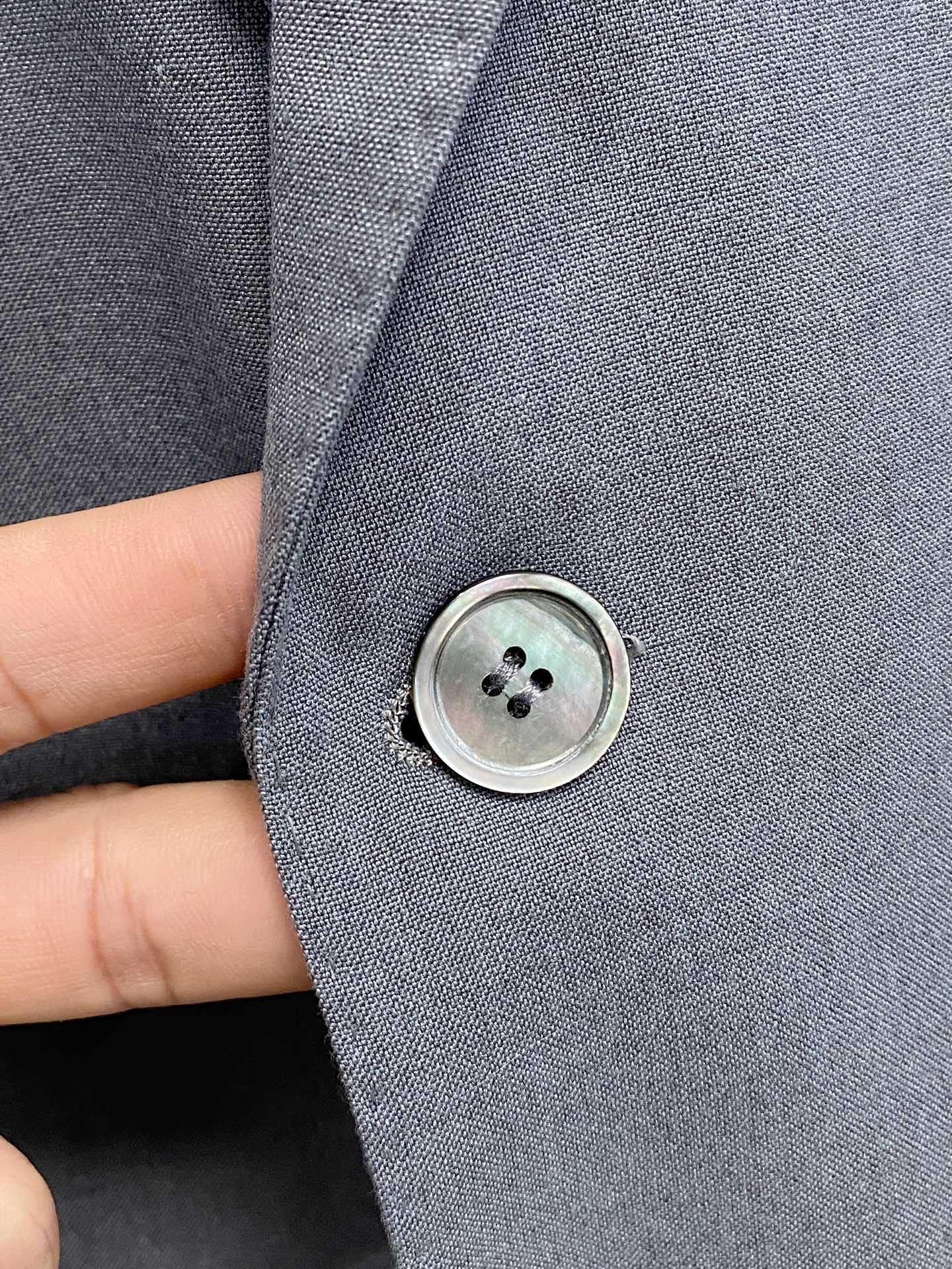 (新品)！25四季款Thom Browne汤姆布朗西服套装可不是像一般服饰那么简单容易能生产的,面料要求