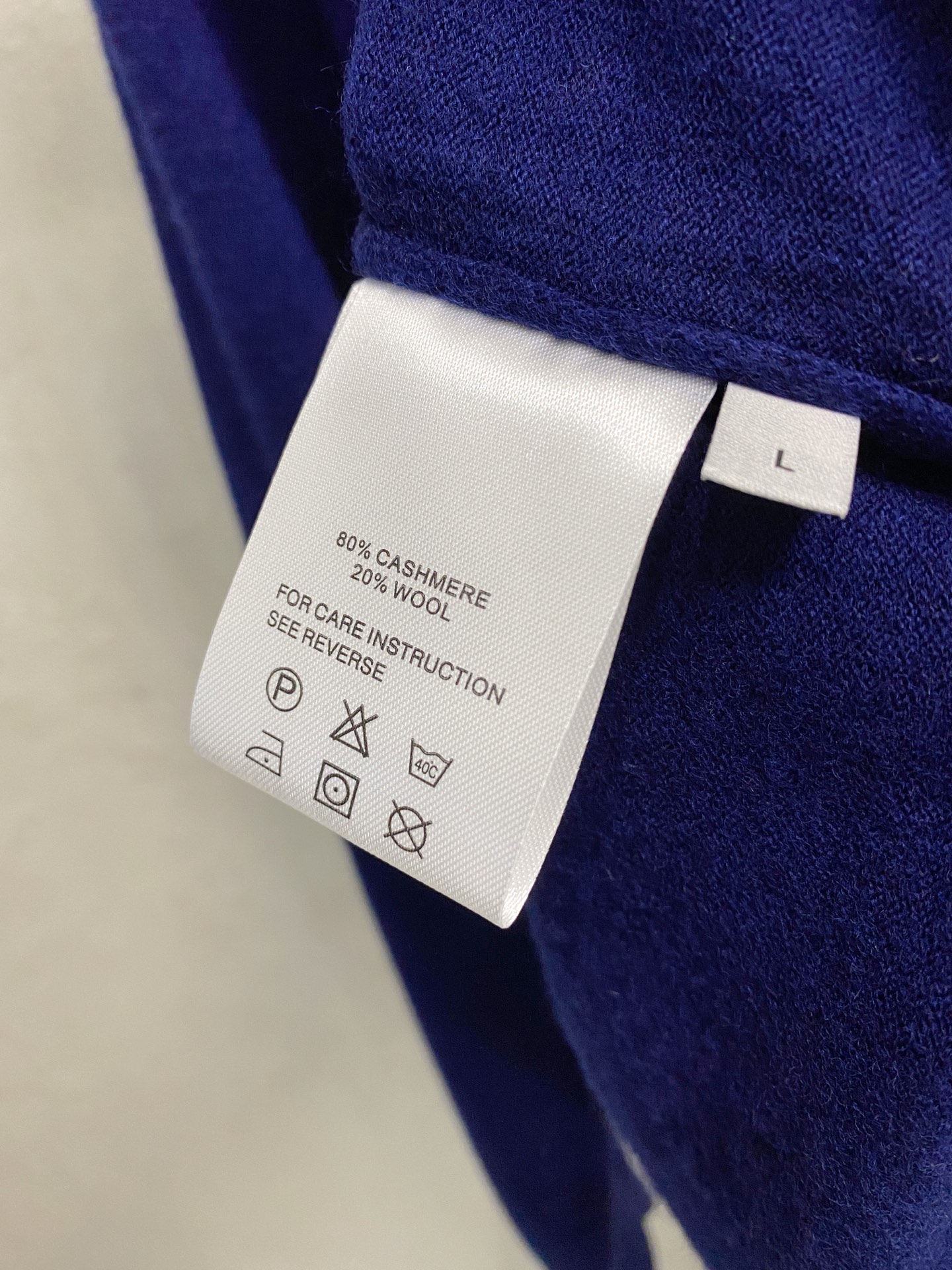 秋冬新品贸易公司渠道稀出，领先官网发售！基础款纯色针织衫单穿叠穿的好选择，修身显瘦的合身版型款式简约，螺