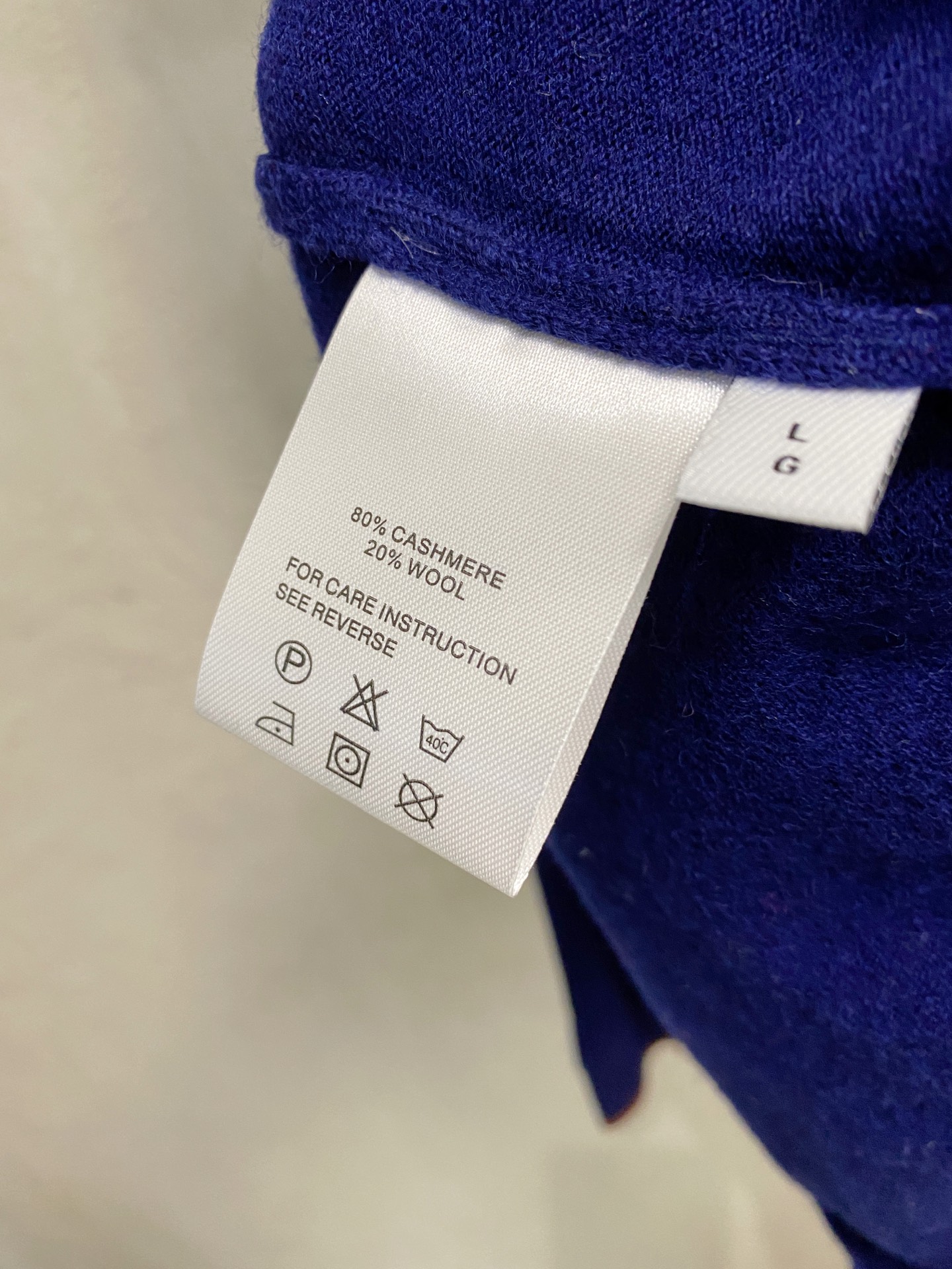 秋冬新品贸易公司渠道稀出，领先官网发售！基础款纯色针织衫单穿叠穿的好选择，修身显瘦的合身版型款式简约，螺