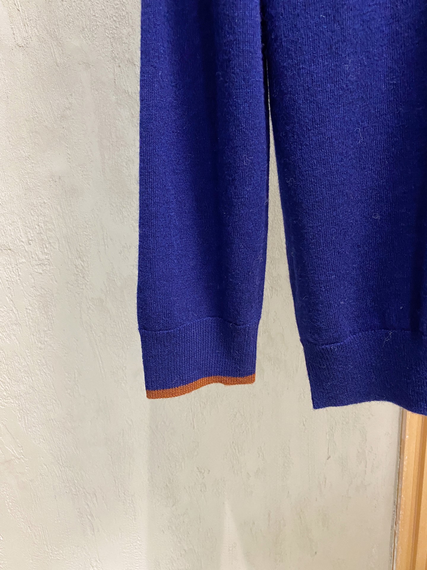 秋冬新品贸易公司渠道稀出，领先官网发售！基础款纯色针织衫单穿叠穿的好选择，修身显瘦的合身版型款式简约，螺