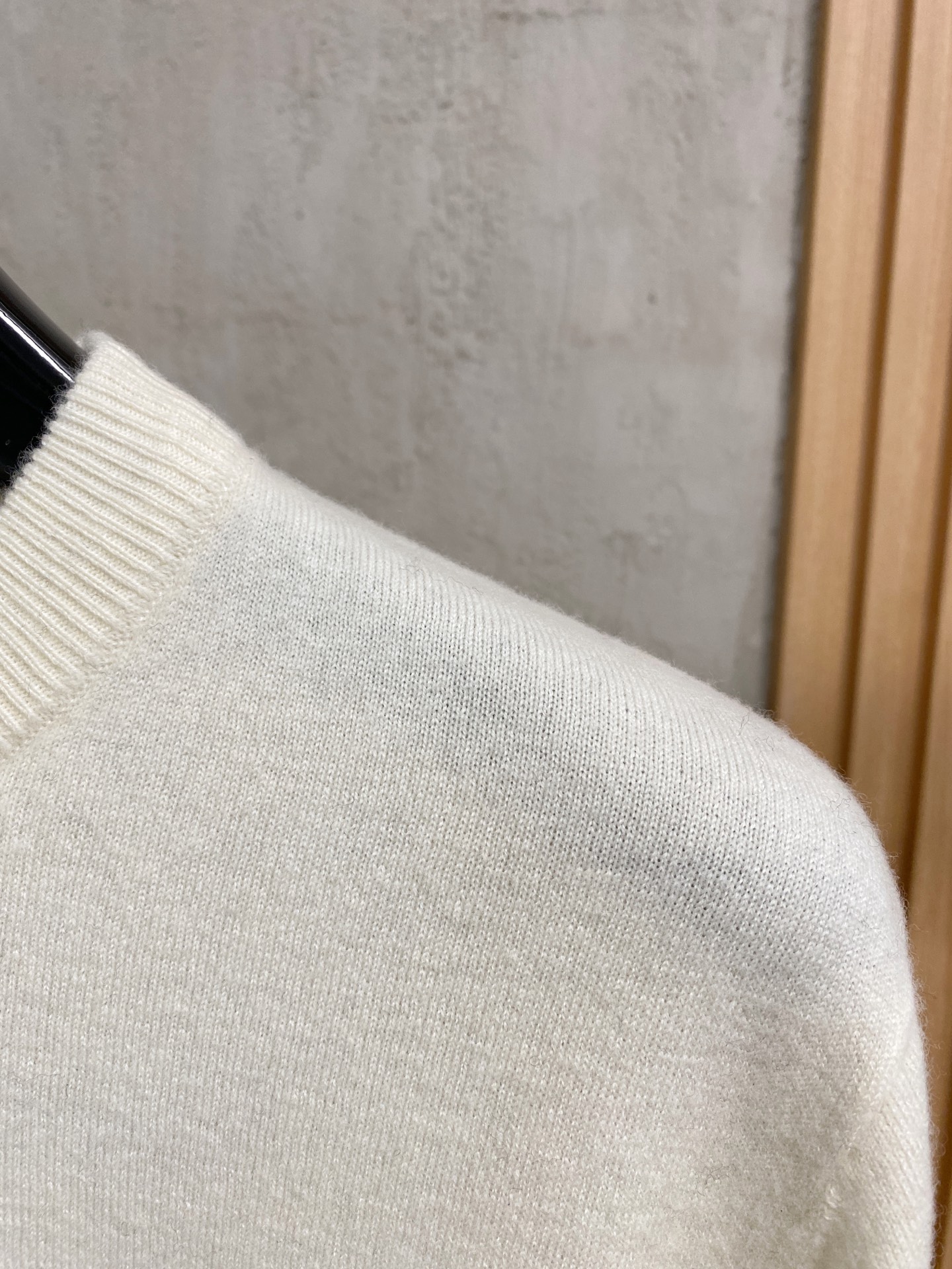 Classic Fit Solid Color Cashmere Blend Sweater 4 i1758288183792 4305 0 2