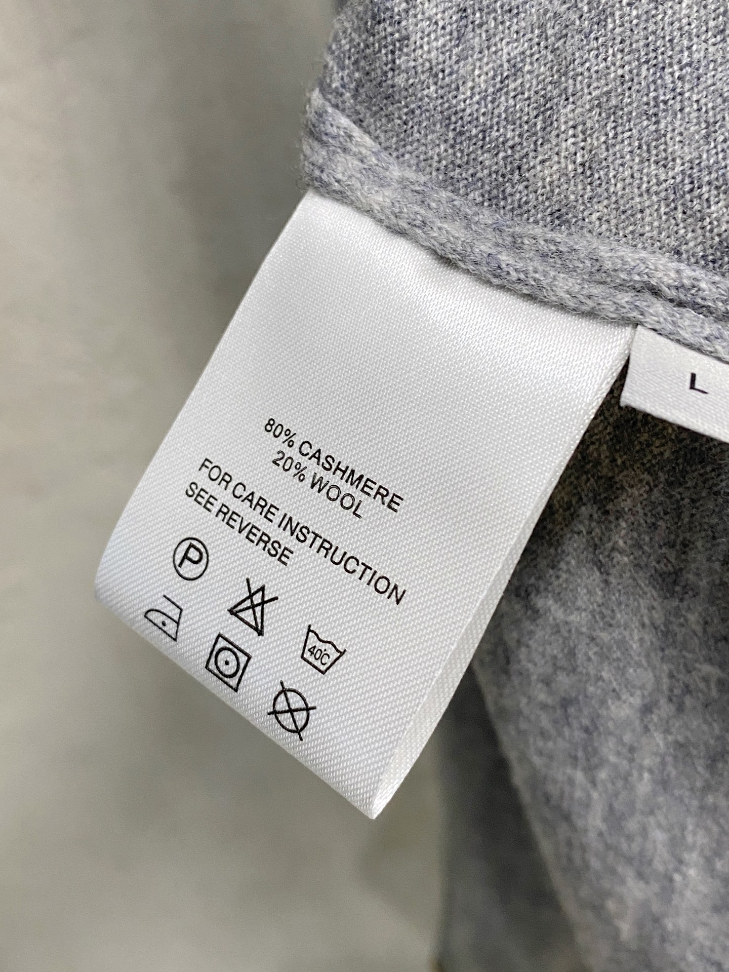 秋冬新品贸易公司渠道稀出，领先官网发售！基础款纯色针织衫单穿叠穿的好选择，修身显瘦的合身版型款式简约，螺