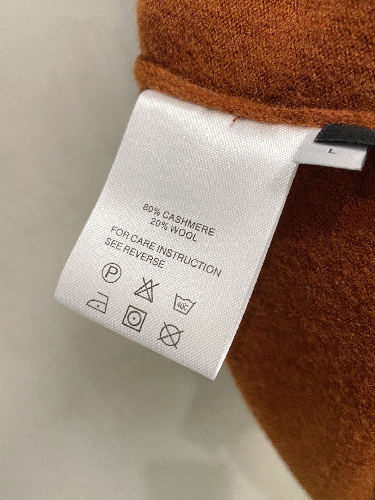 秋冬新品贸易公司渠道稀出，领先官网发售！基础款纯色针织衫单穿叠穿的好选择，修身显瘦的合身版型款式简约，螺