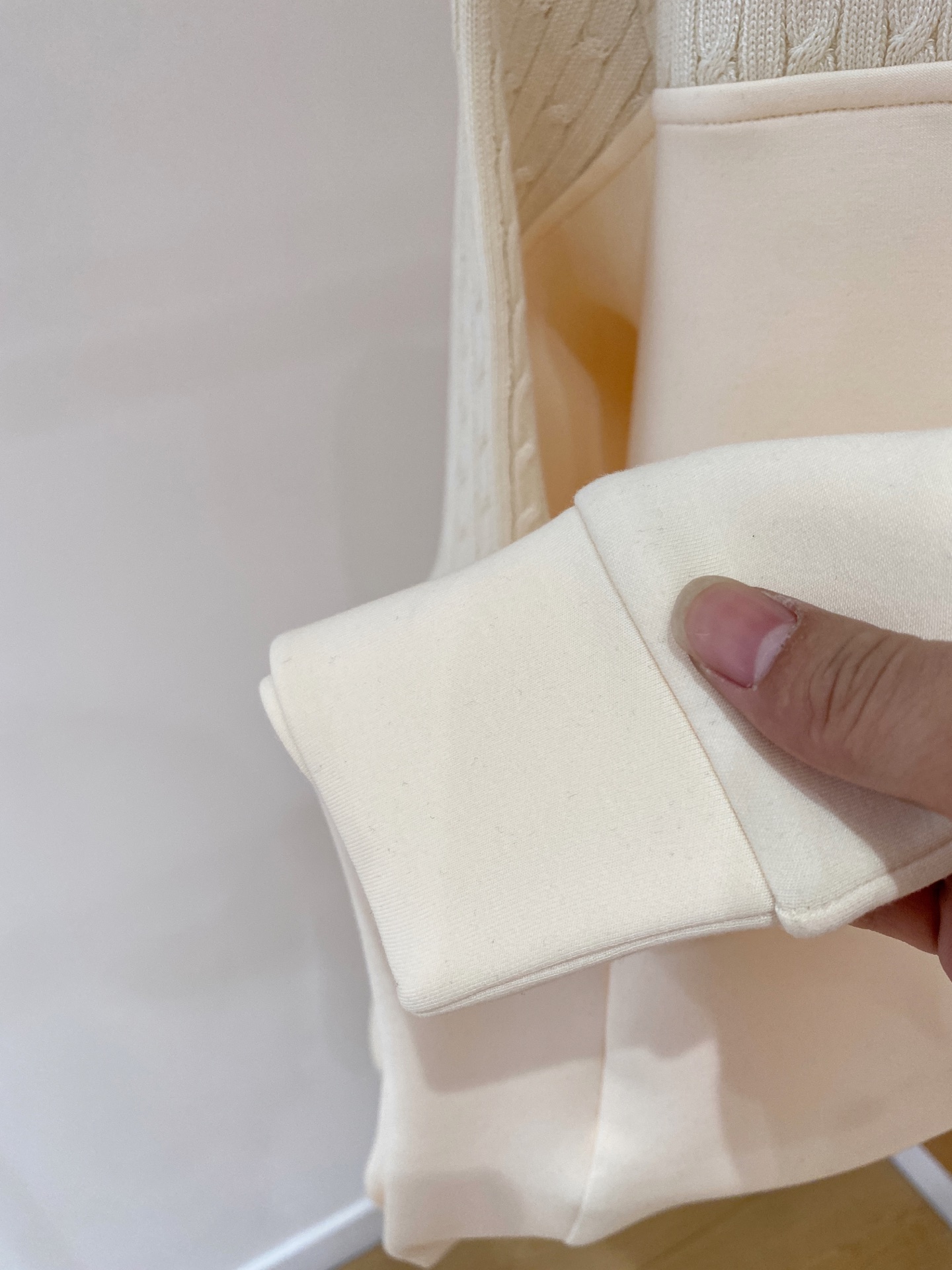 顶级品质>专柜官网同步发售！辅料全部原版定制出品，贸易公司真品订单。高级定制进口面料，以天然植物纖維提炼