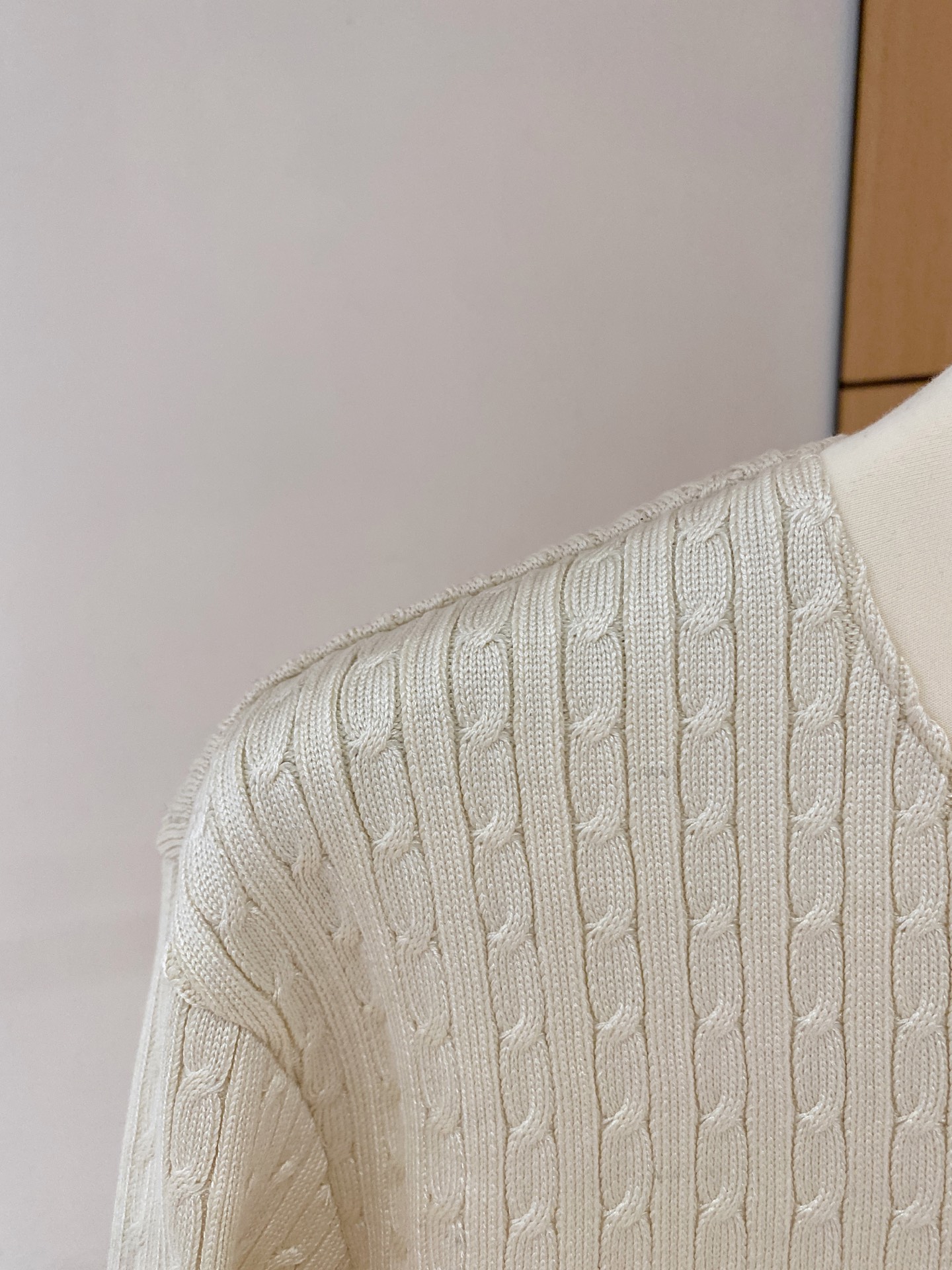 顶级品质>专柜官网同步发售！辅料全部原版定制出品，贸易公司真品订单。高级定制进口面料，以天然植物纖維提炼