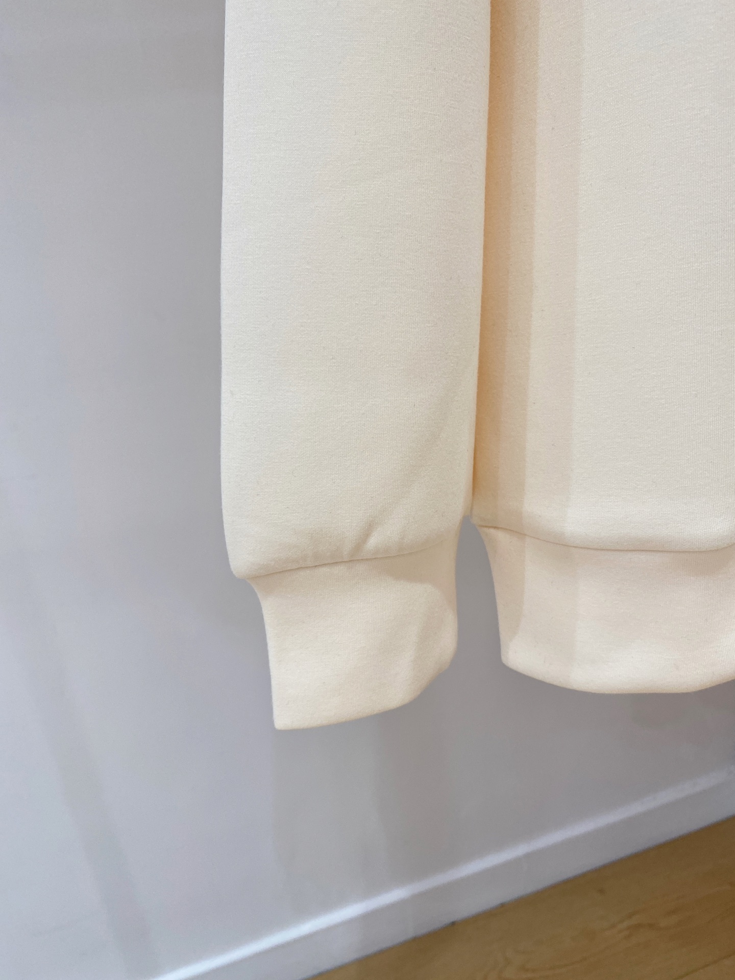 顶级品质>专柜官网同步发售！辅料全部原版定制出品，贸易公司真品订单。高级定制进口面料，以天然植物纖維提炼