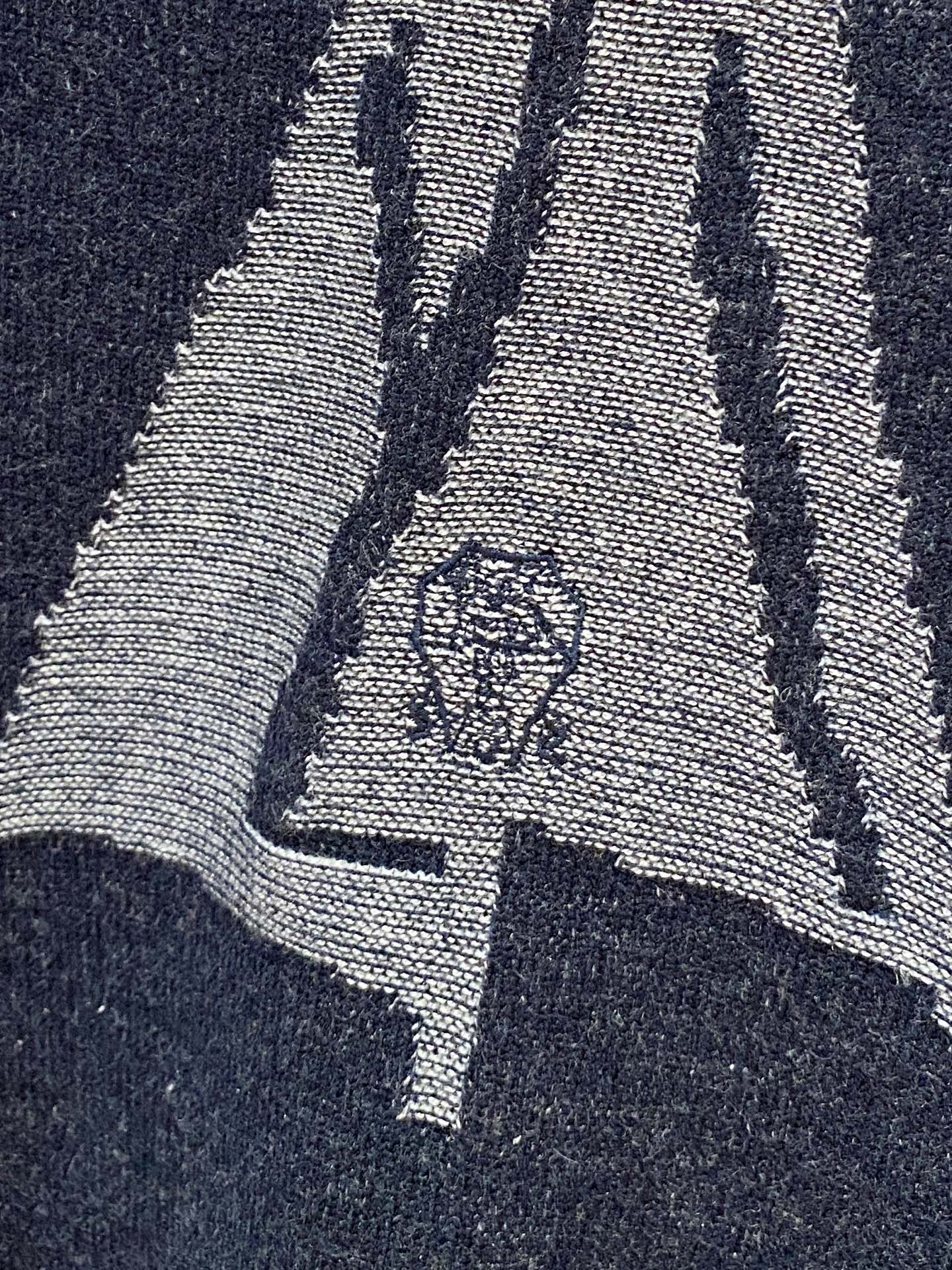 顶级品质>专柜官网同步发售！辅料全部原版定制出品，贸易公司真品订单。高级定制进口面料，以天然植物纖維提炼