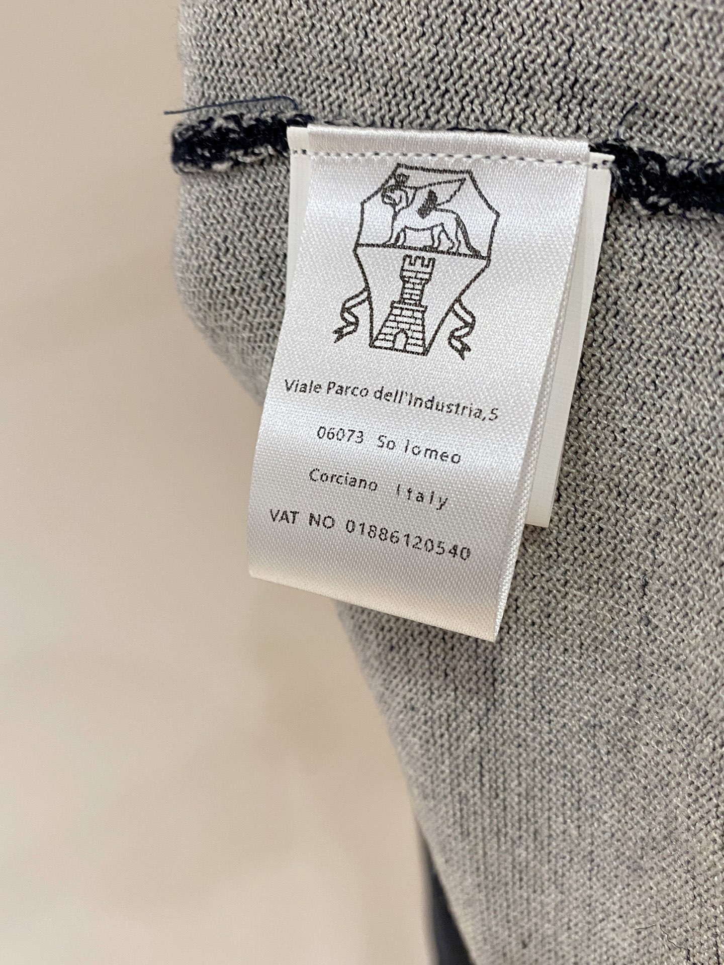 顶级品质>专柜官网同步发售！辅料全部原版定制出品，贸易公司真品订单。高级定制进口面料，以天然植物纖維提炼