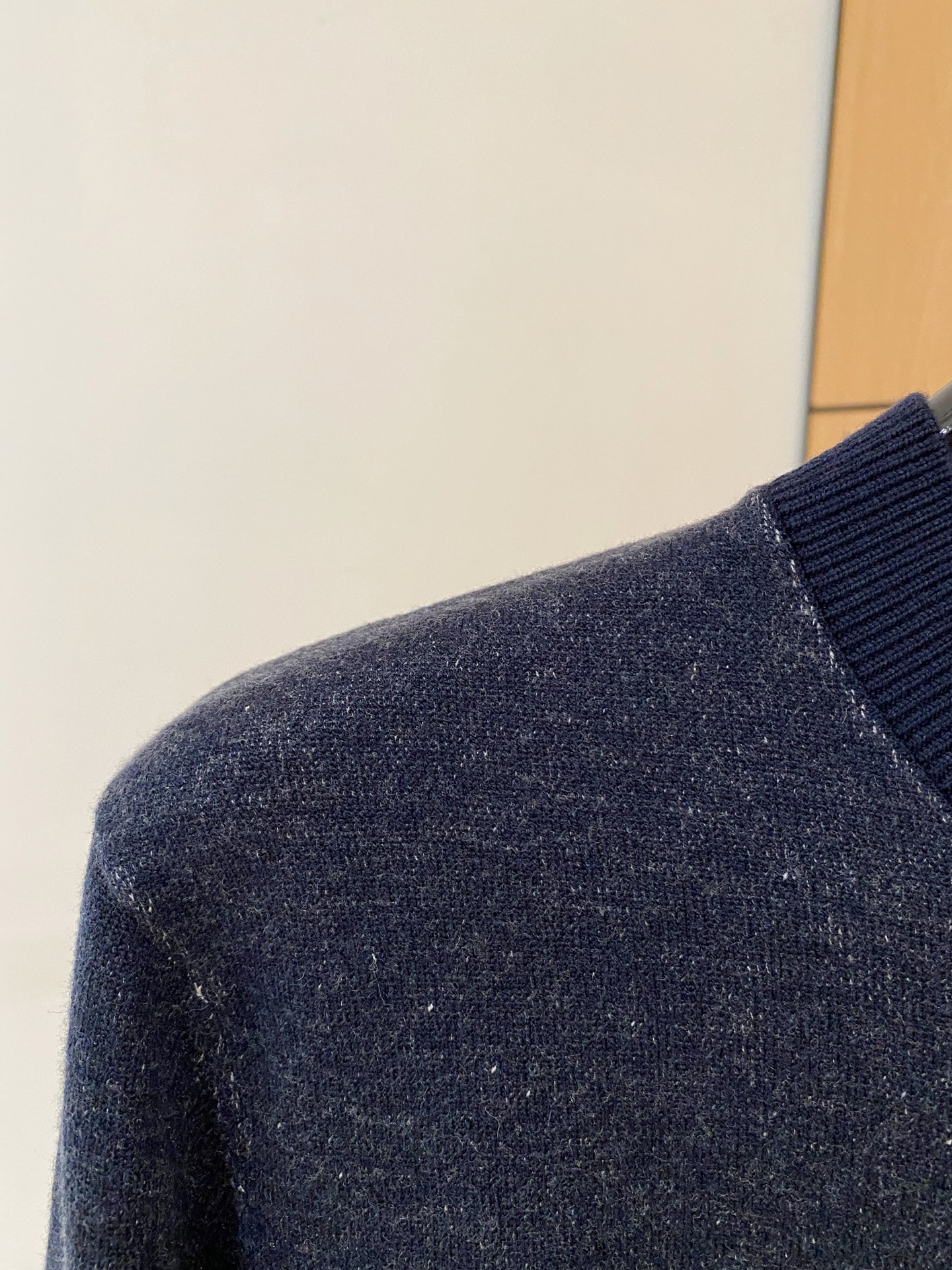 顶级品质>专柜官网同步发售！辅料全部原版定制出品，贸易公司真品订单。高级定制进口面料，以天然植物纖維提炼