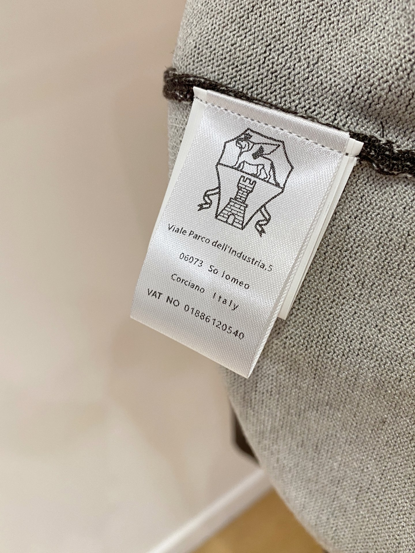 顶级品质>专柜官网同步发售！辅料全部原版定制出品，贸易公司真品订单。高级定制进口面料，以天然植物纖維提炼