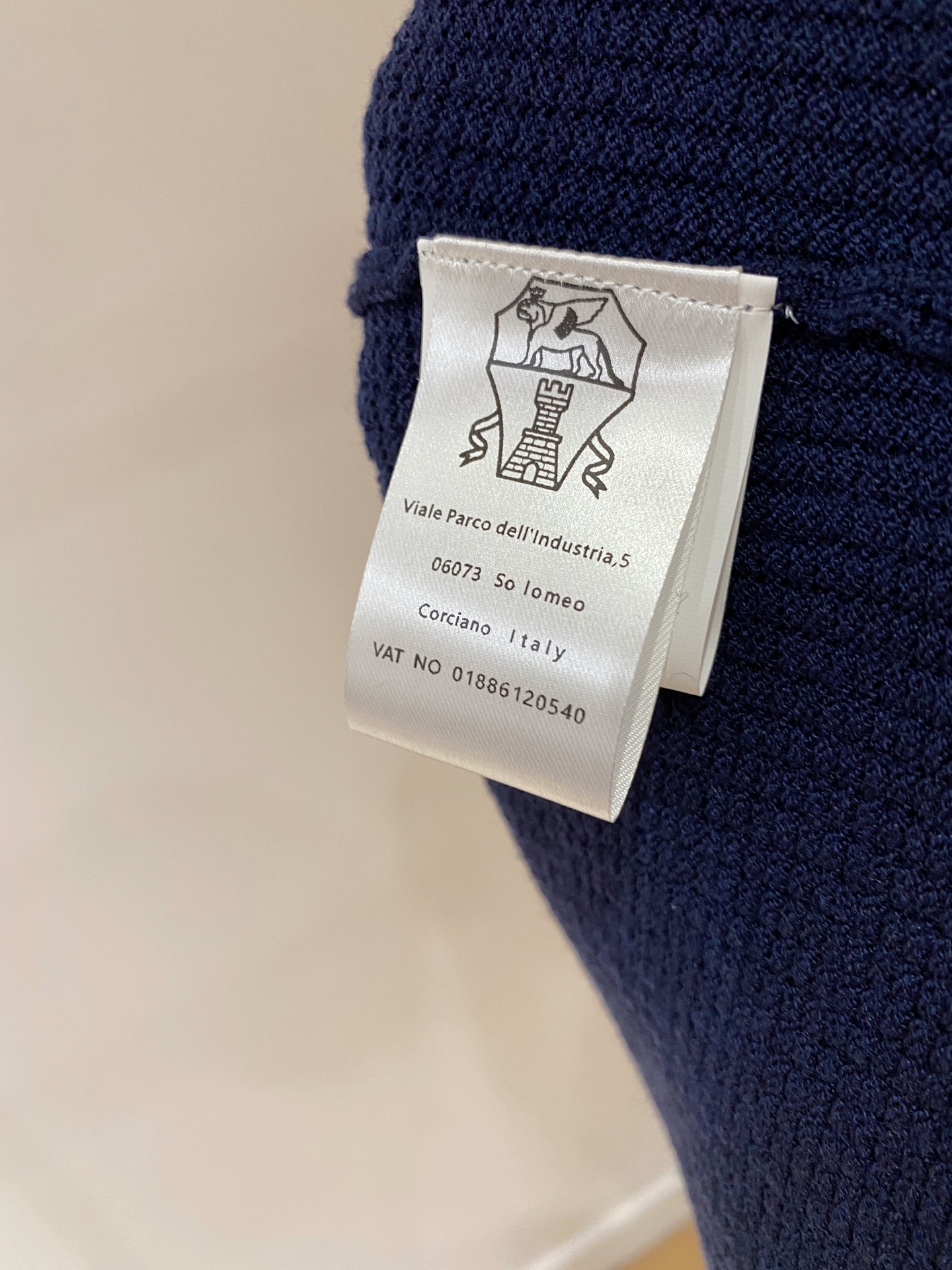 顶级品质>专柜官网同步发售！辅料全部原版定制出品，贸易公司真品订单。高级定制进口面料，以天然植物纖維提炼