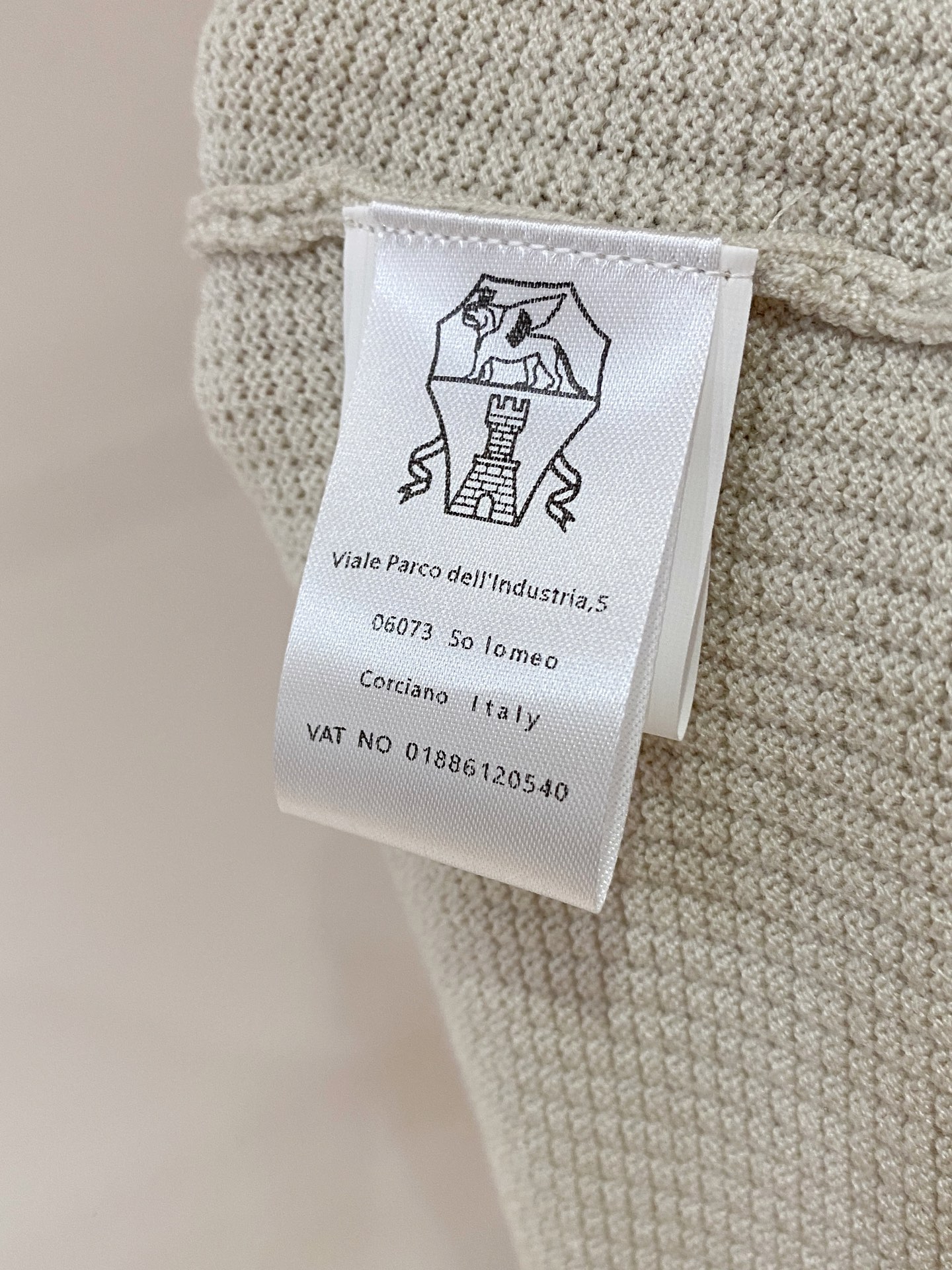 顶级品质>专柜官网同步发售！辅料全部原版定制出品，贸易公司真品订单。高级定制进口面料，以天然植物纖維提炼