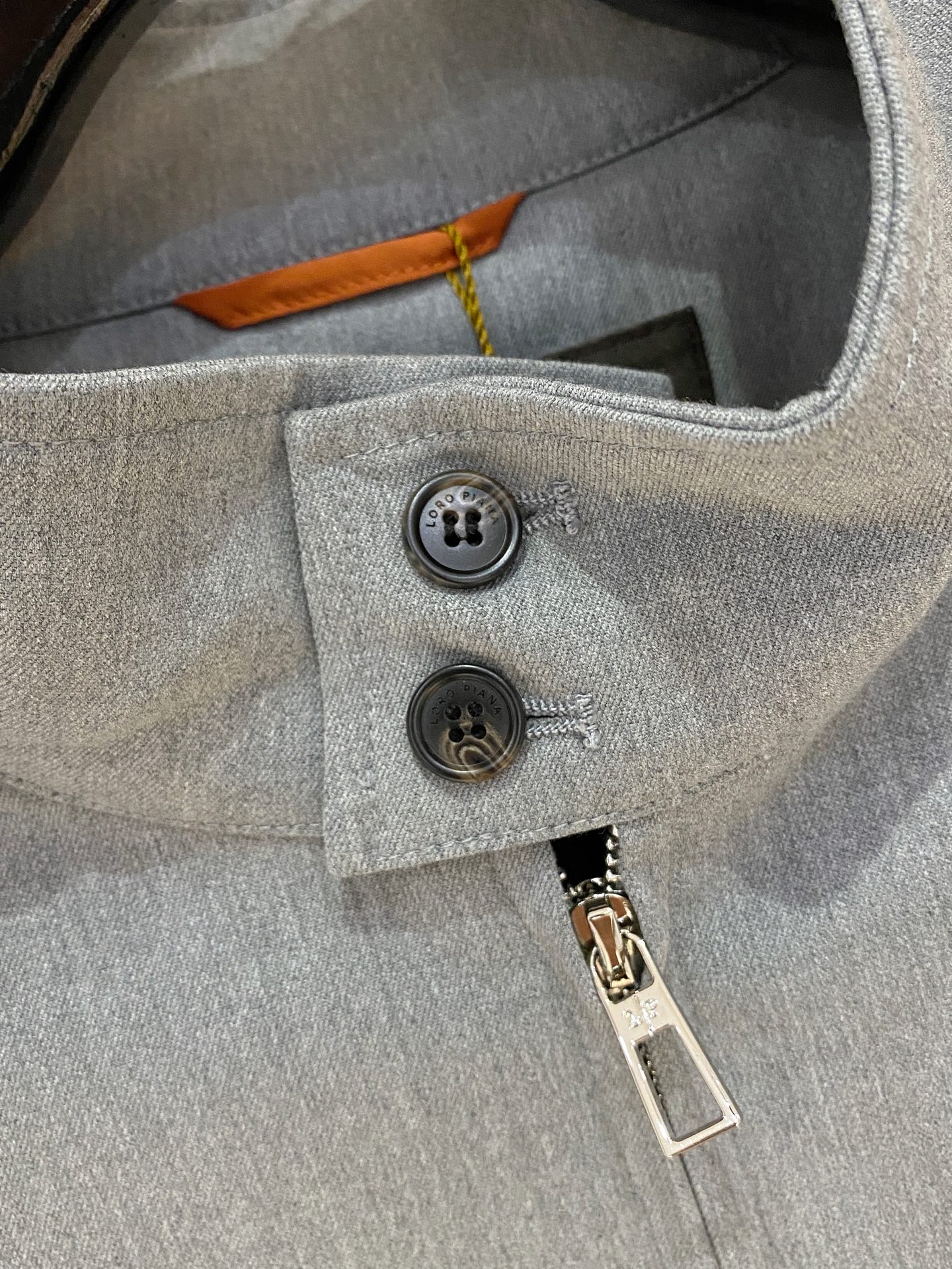 顶级品质>专柜官网同步发售！辅料全部原版定制出品，贸易公司真品订单。高级定制进口面料，以天然植物纖維提炼