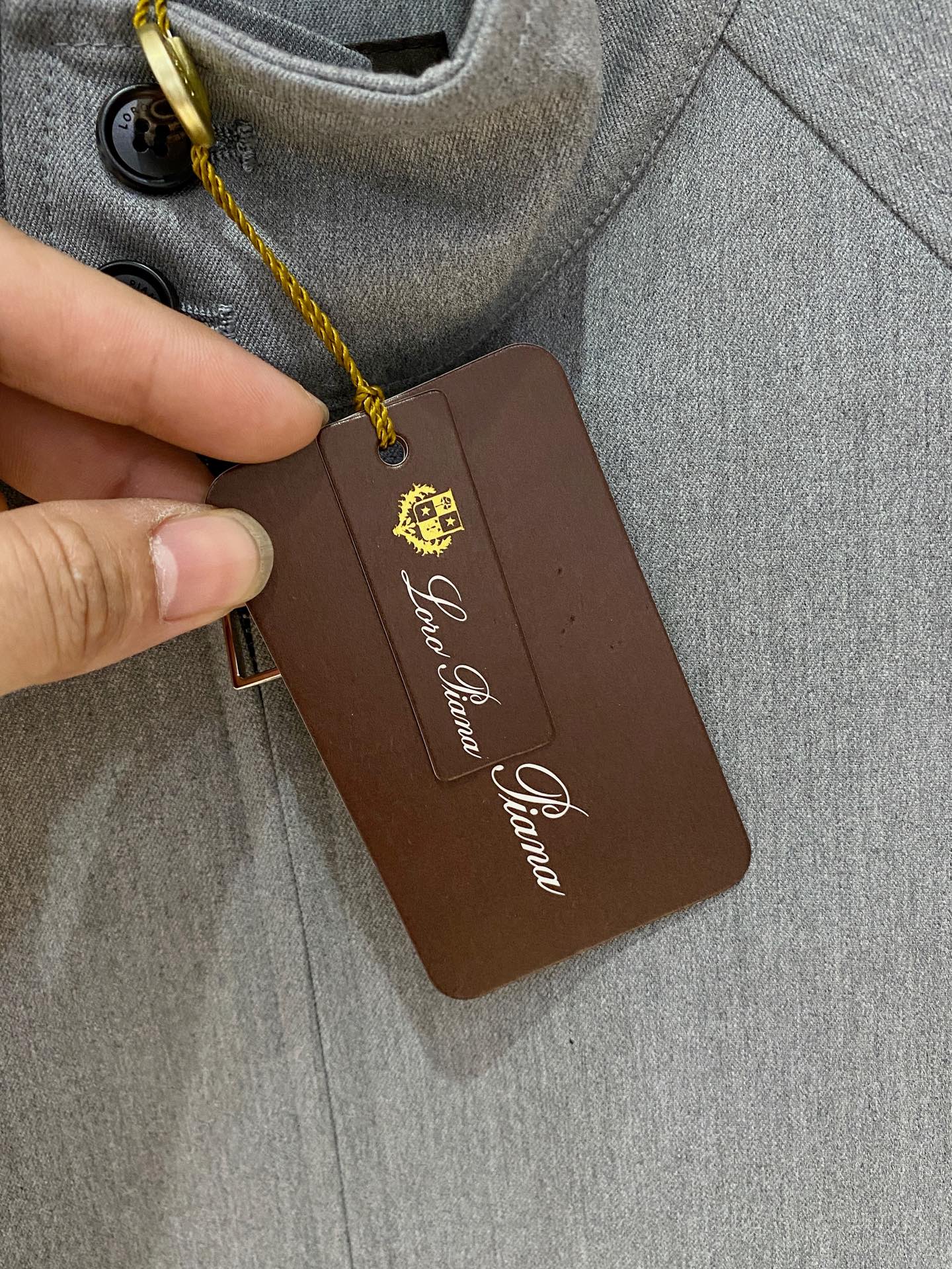 顶级品质>专柜官网同步发售！辅料全部原版定制出品，贸易公司真品订单。高级定制进口面料，以天然植物纖維提炼