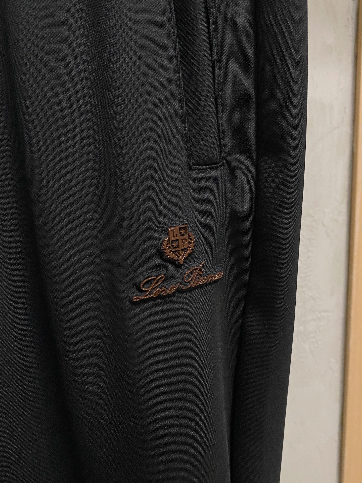 lP🆕💥独家专供新款休闲裤 高端版本！专柜定制面料 舒适度高，细节无可挑剔，品牌元素设计理念，体现高品质