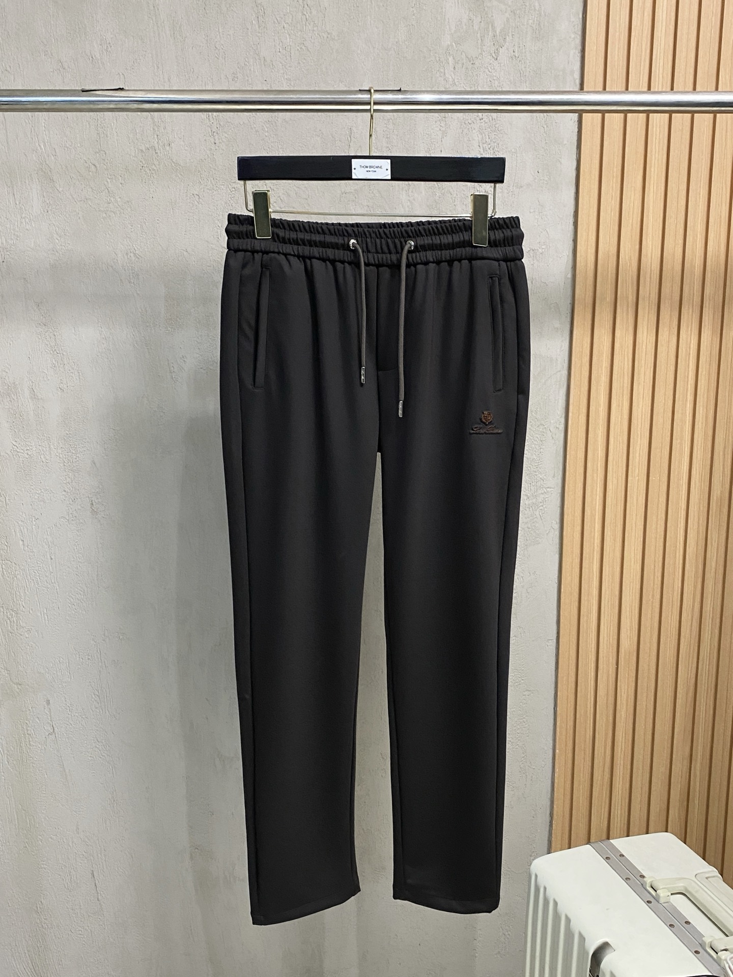 lP🆕💥独家专供新款休闲裤 高端版本！专柜定制面料 舒适度高，细节无可挑剔，品牌元素设计理念，体现高品质