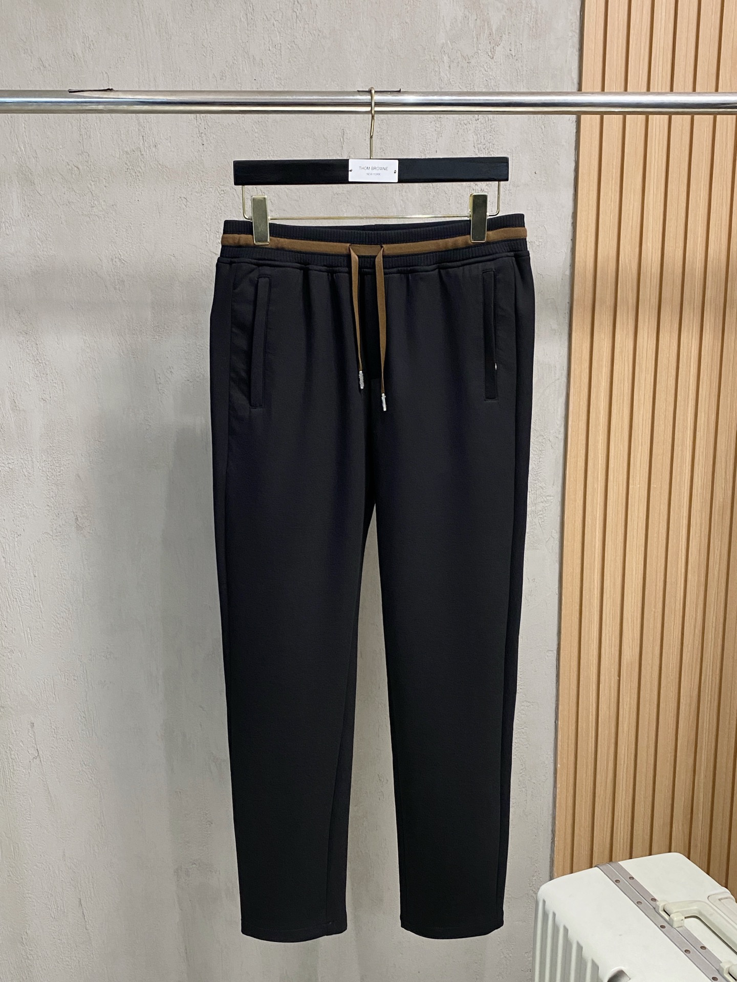 lP🆕💥独家专供新款休闲裤 高端版本！专柜定制面料 舒适度高，细节无可挑剔，品牌元素设计理念，体现高品质