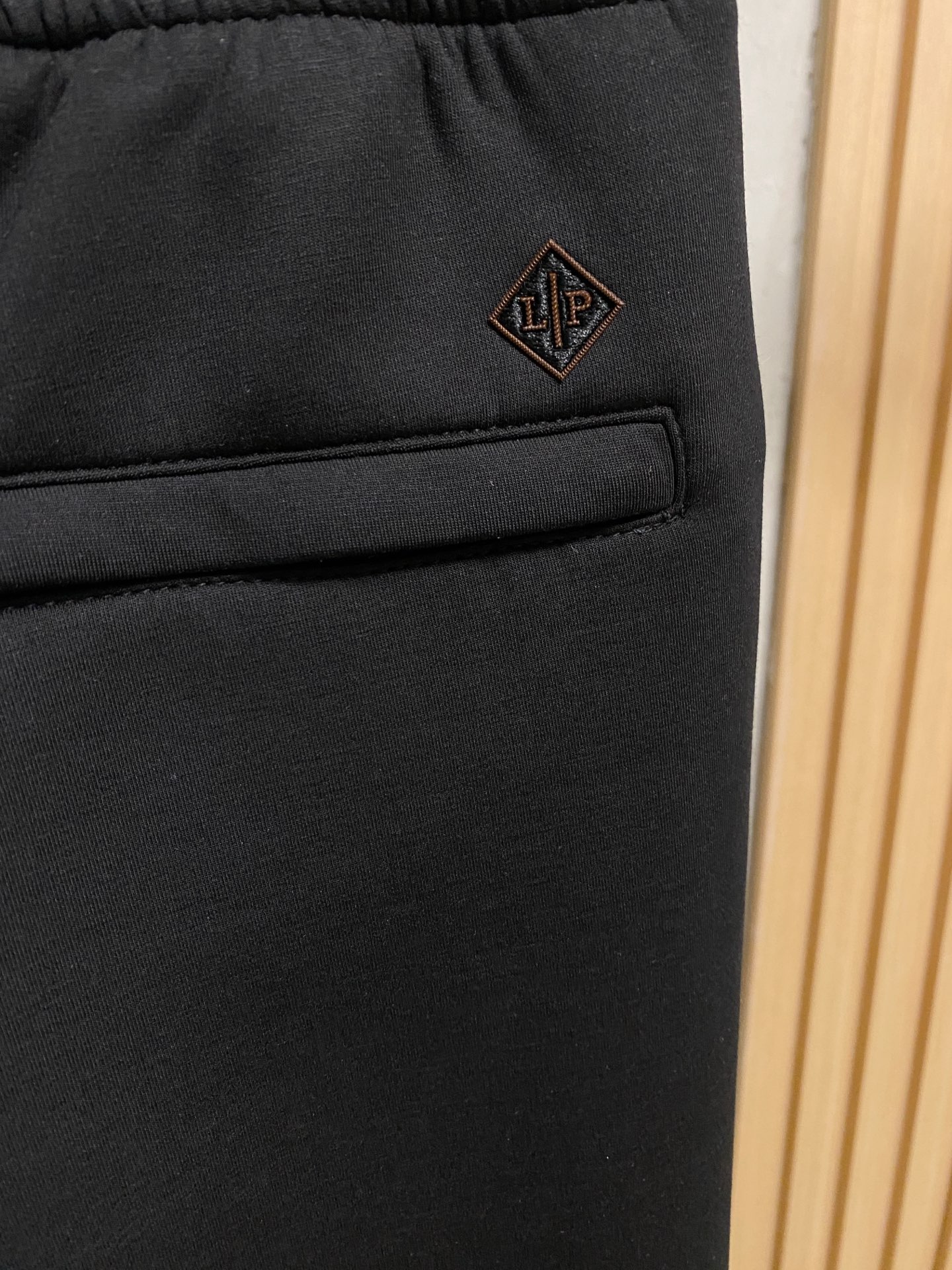 lP🆕💥独家专供新款休闲裤 高端版本！专柜定制面料 舒适度高，细节无可挑剔，品牌元素设计理念，体现高品质