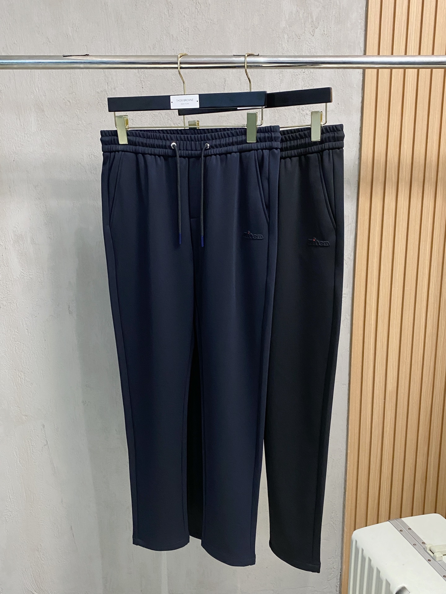 kiton 💥独家专供新款休闲裤 高端版本！专柜定制面料 舒适度高，细节无可挑剔，品牌元素设计理念，体现