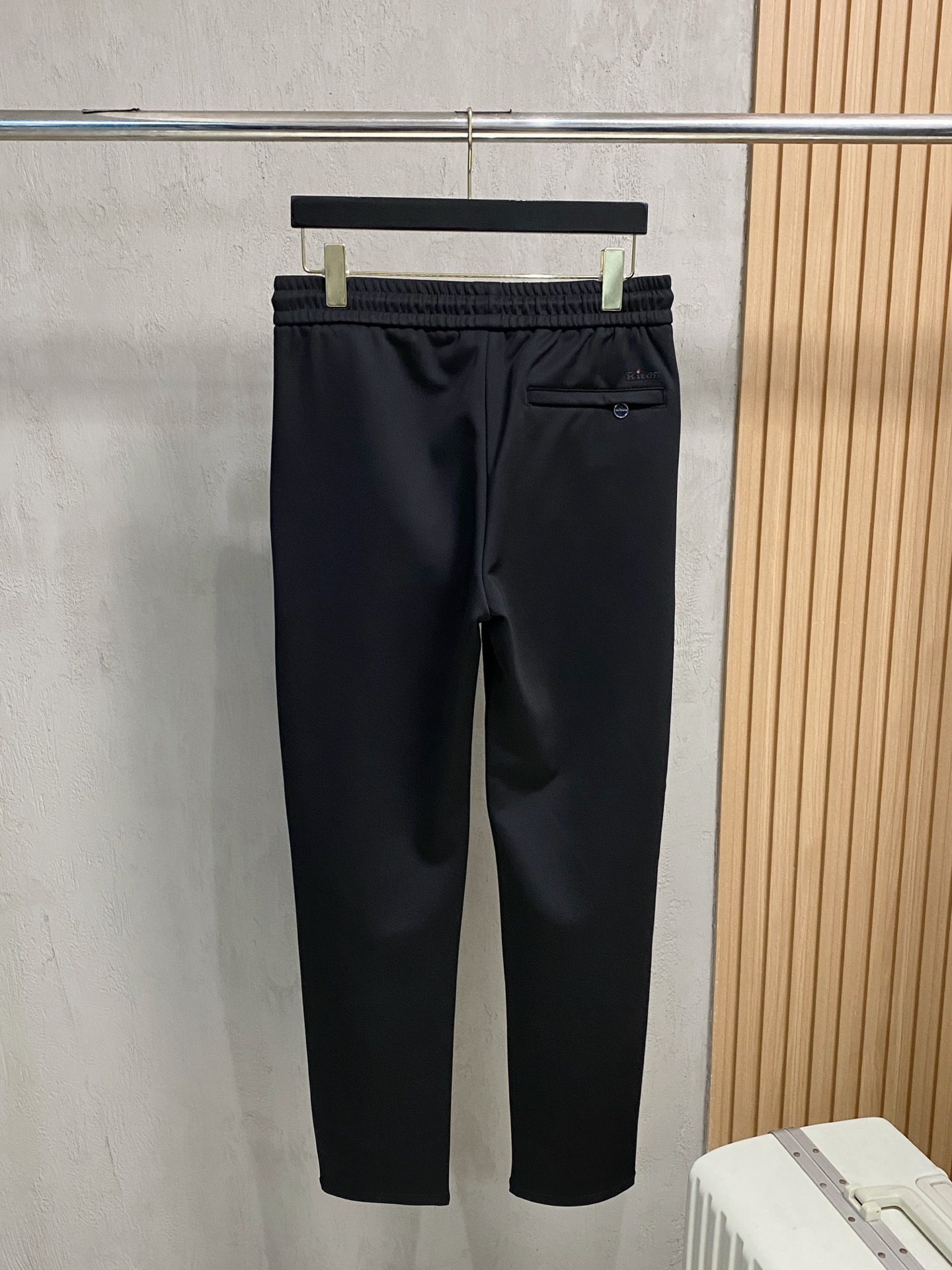 kiton 💥独家专供新款休闲裤 高端版本！专柜定制面料 舒适度高，细节无可挑剔，品牌元素设计理念，体现