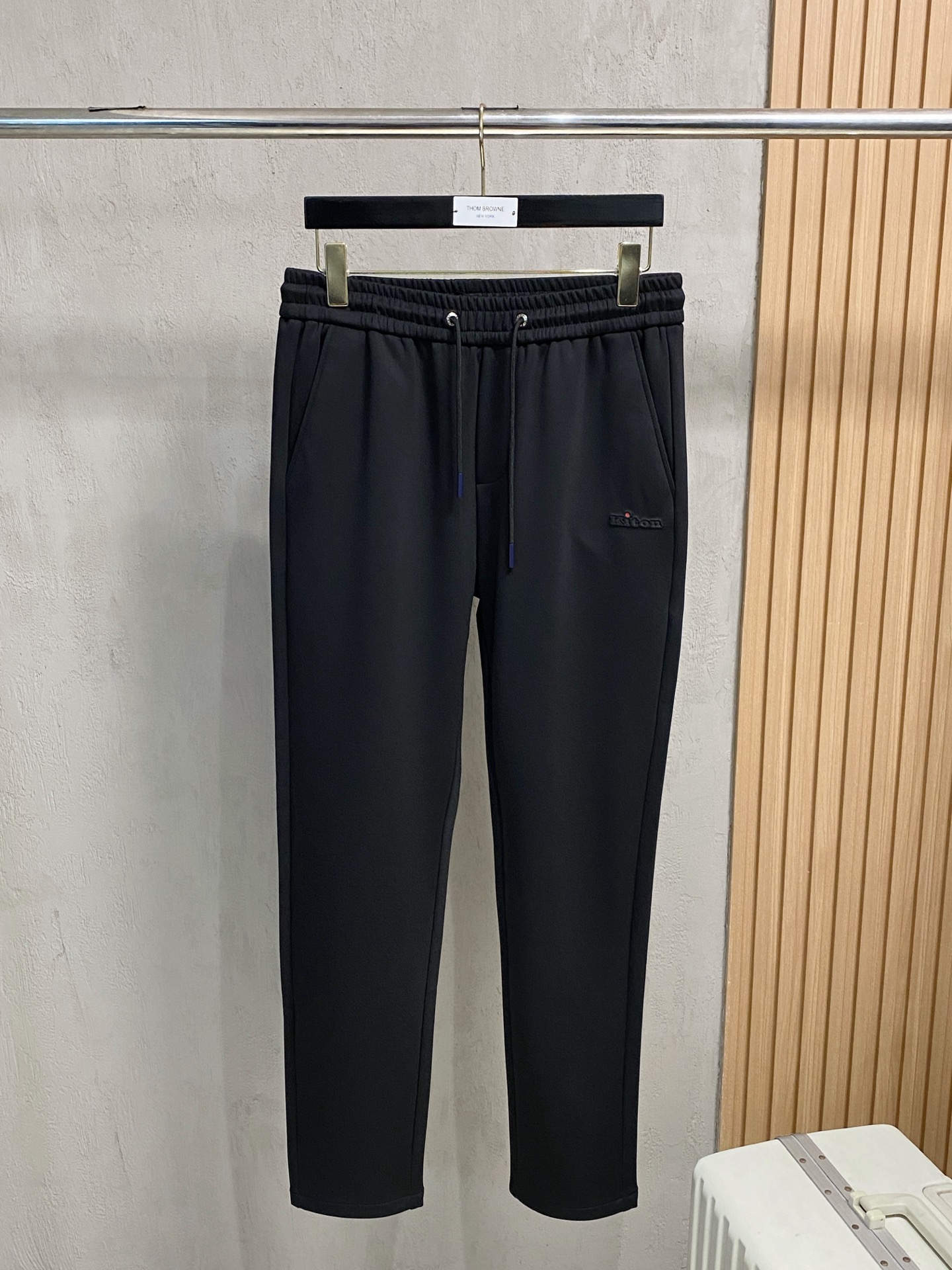 kiton 💥独家专供新款休闲裤 高端版本！专柜定制面料 舒适度高，细节无可挑剔，品牌元素设计理念，体现