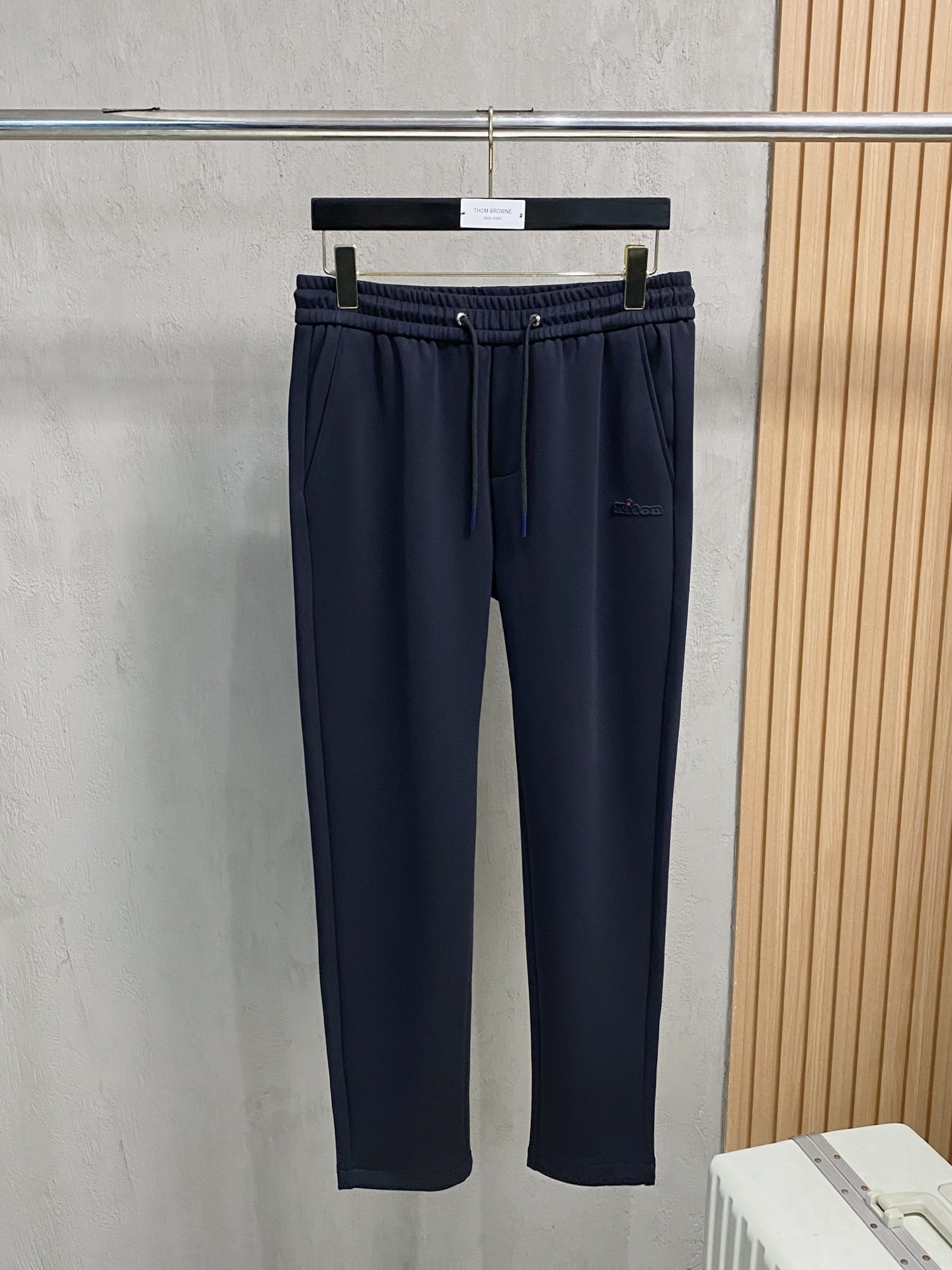 kiton 💥独家专供新款休闲裤 高端版本！专柜定制面料 舒适度高，细节无可挑剔，品牌元素设计理念，体现