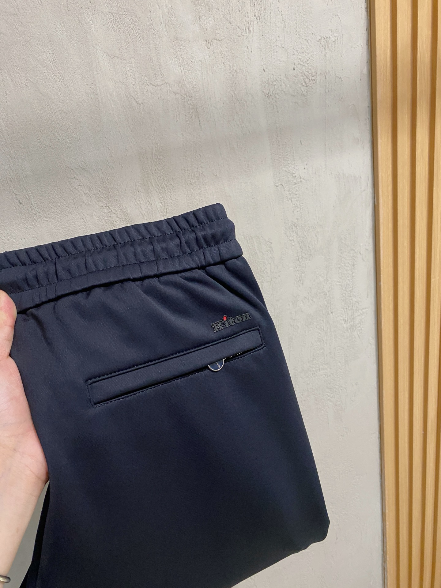 kiton 💥独家专供新款休闲裤 高端版本！专柜定制面料 舒适度高，细节无可挑剔，品牌元素设计理念，体现