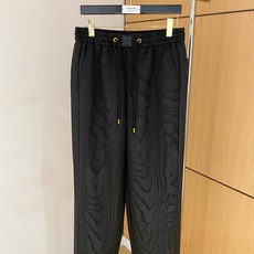 lv。2025ss秋冬新品 男士精品休闲裤顶级面料休闲裤,最新款上身版型无敌正!绝对可以闭眼收的一款此款 lv。2025ss秋冬新品 男士精品休闲裤顶级面料休闲裤,最新款上身版型无敌正!绝对可以闭眼收的一款此款