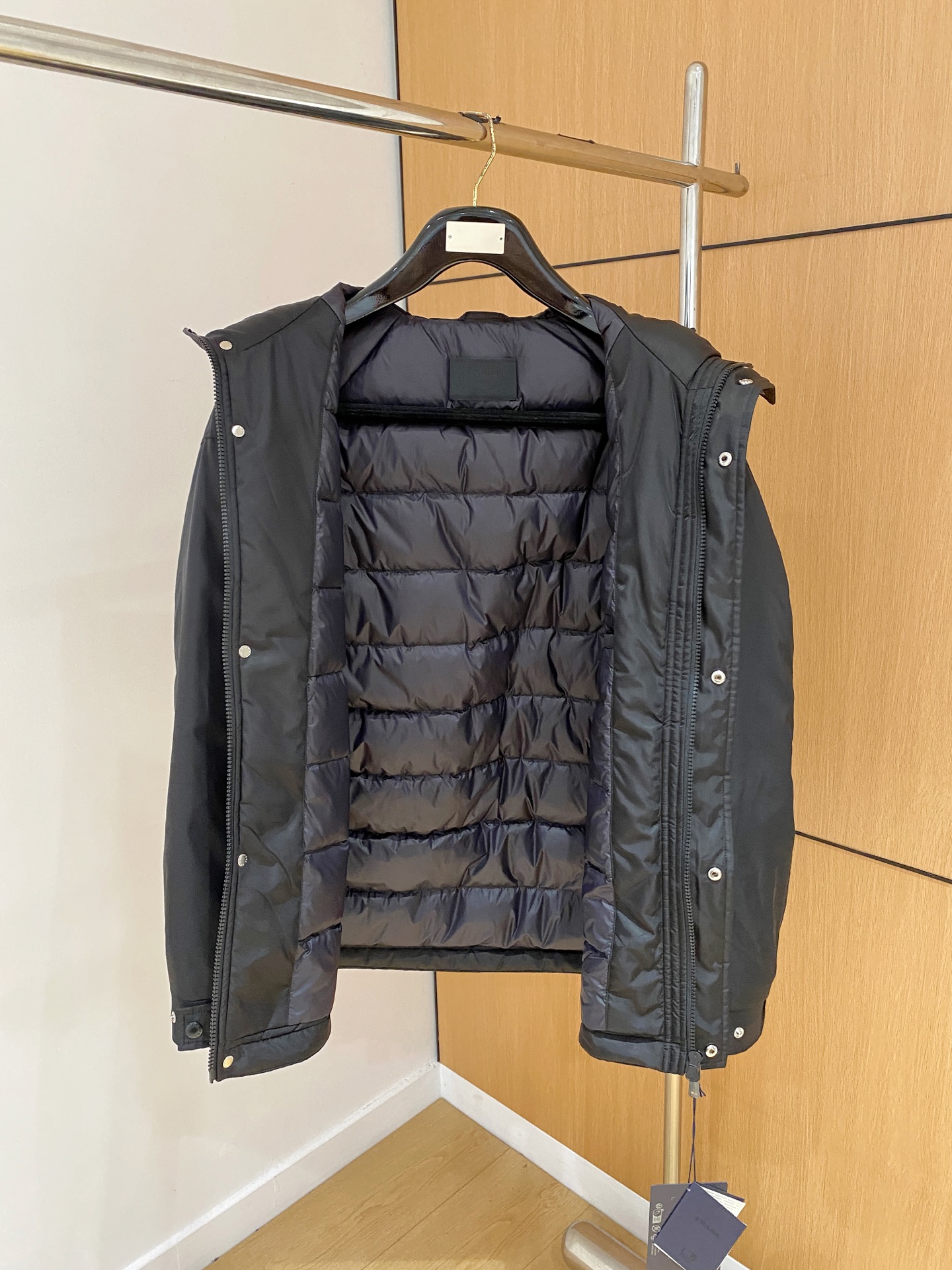 。普拉达2025秋冬新款🆕原版1:1订制五金配件全进口原版定制 欢迎专柜对比 绝对的高品质 采用顶级95