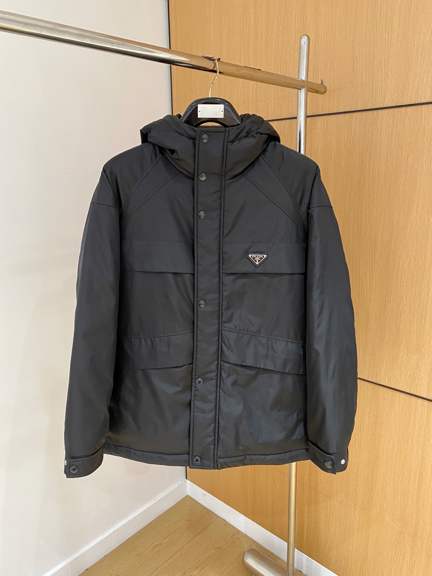 。普拉达2025秋冬新款🆕原版1:1订制五金配件全进口原版定制 欢迎专柜对比 绝对的高品质 采用顶级95