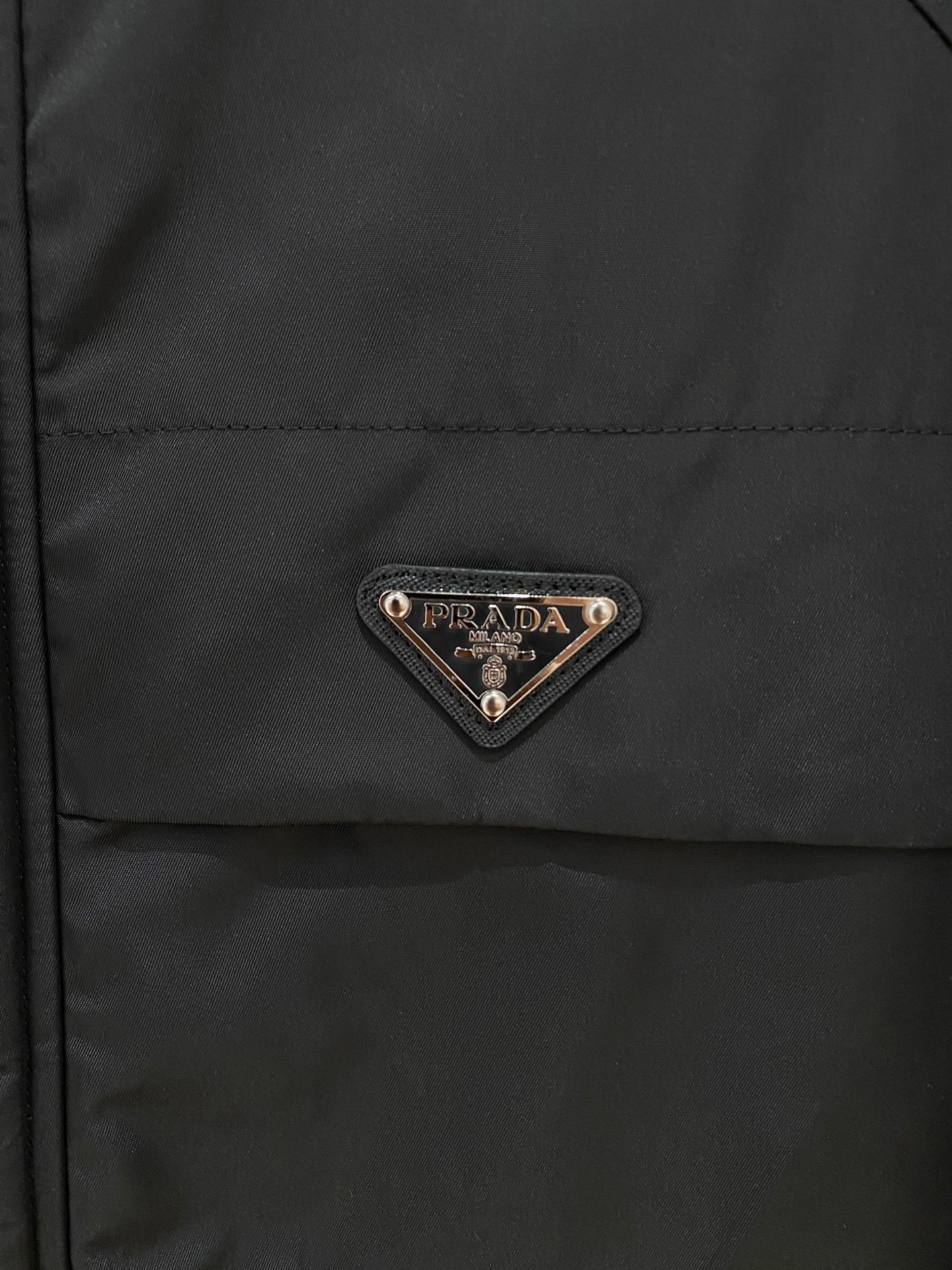 。普拉达2025秋冬新款🆕原版1:1订制五金配件全进口原版定制 欢迎专柜对比 绝对的高品质 采用顶级95