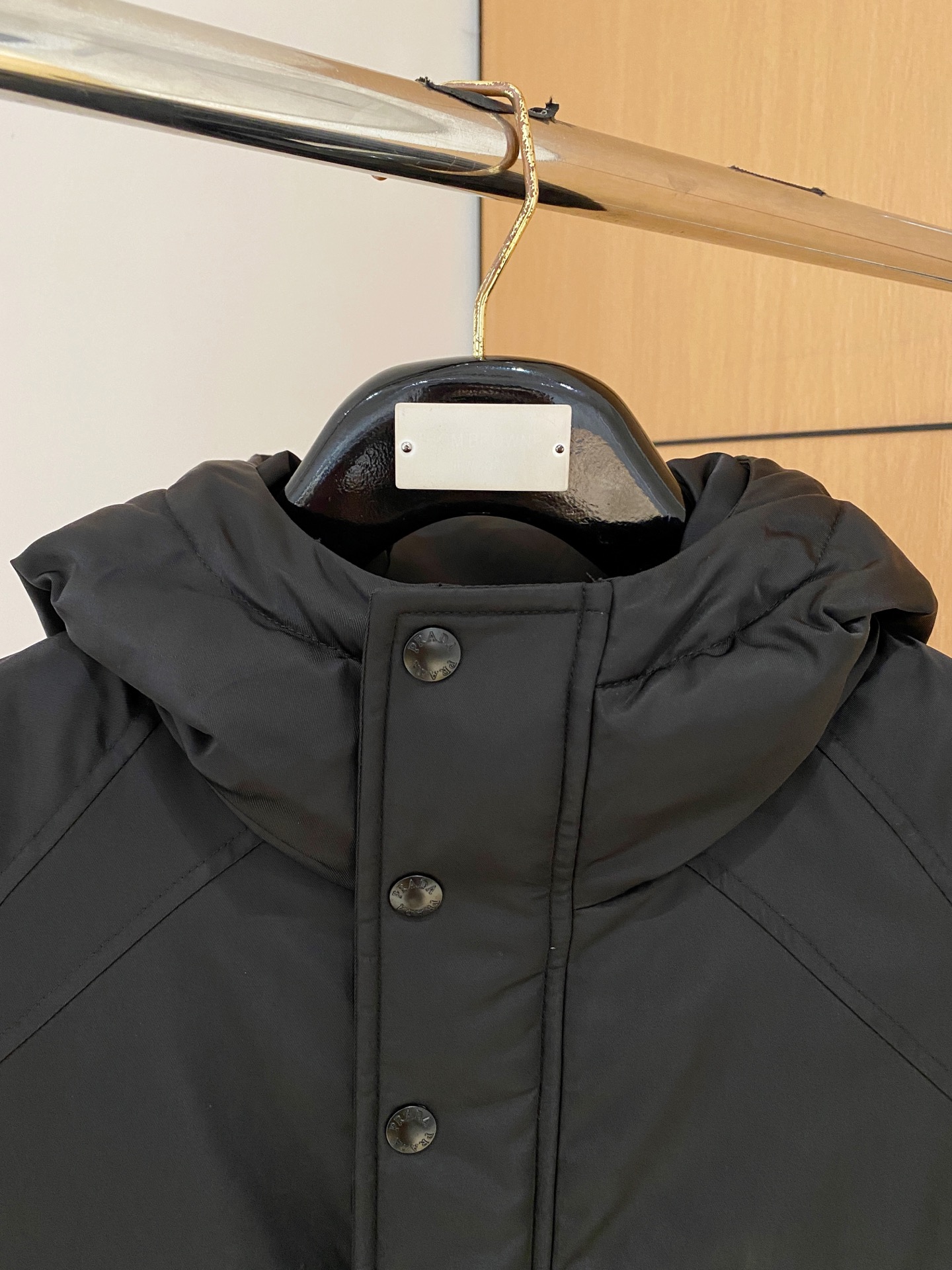 。普拉达2025秋冬新款🆕原版1:1订制五金配件全进口原版定制 欢迎专柜对比 绝对的高品质 采用顶级95