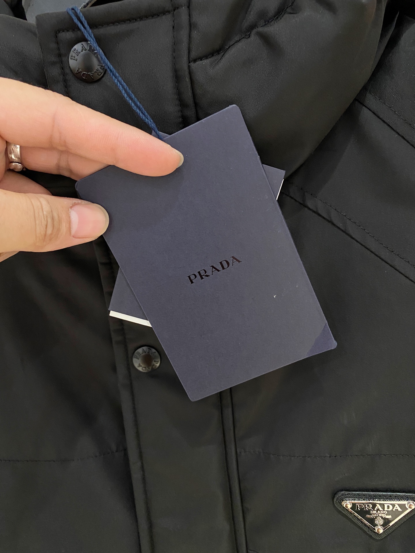 。普拉达2025秋冬新款🆕原版1:1订制五金配件全进口原版定制 欢迎专柜对比 绝对的高品质 采用顶级95